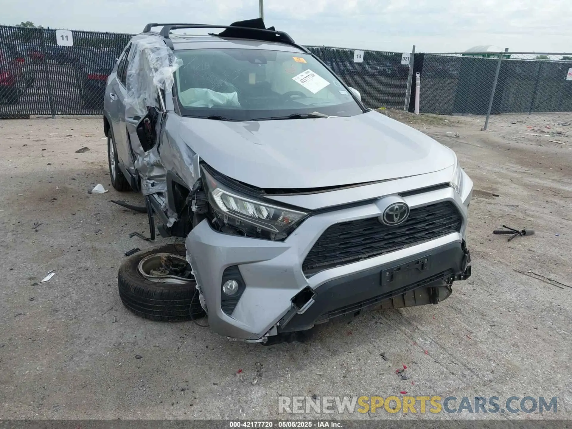 1 Photograph of a damaged car JTMW1RFV6KD504398 TOYOTA RAV4 2019