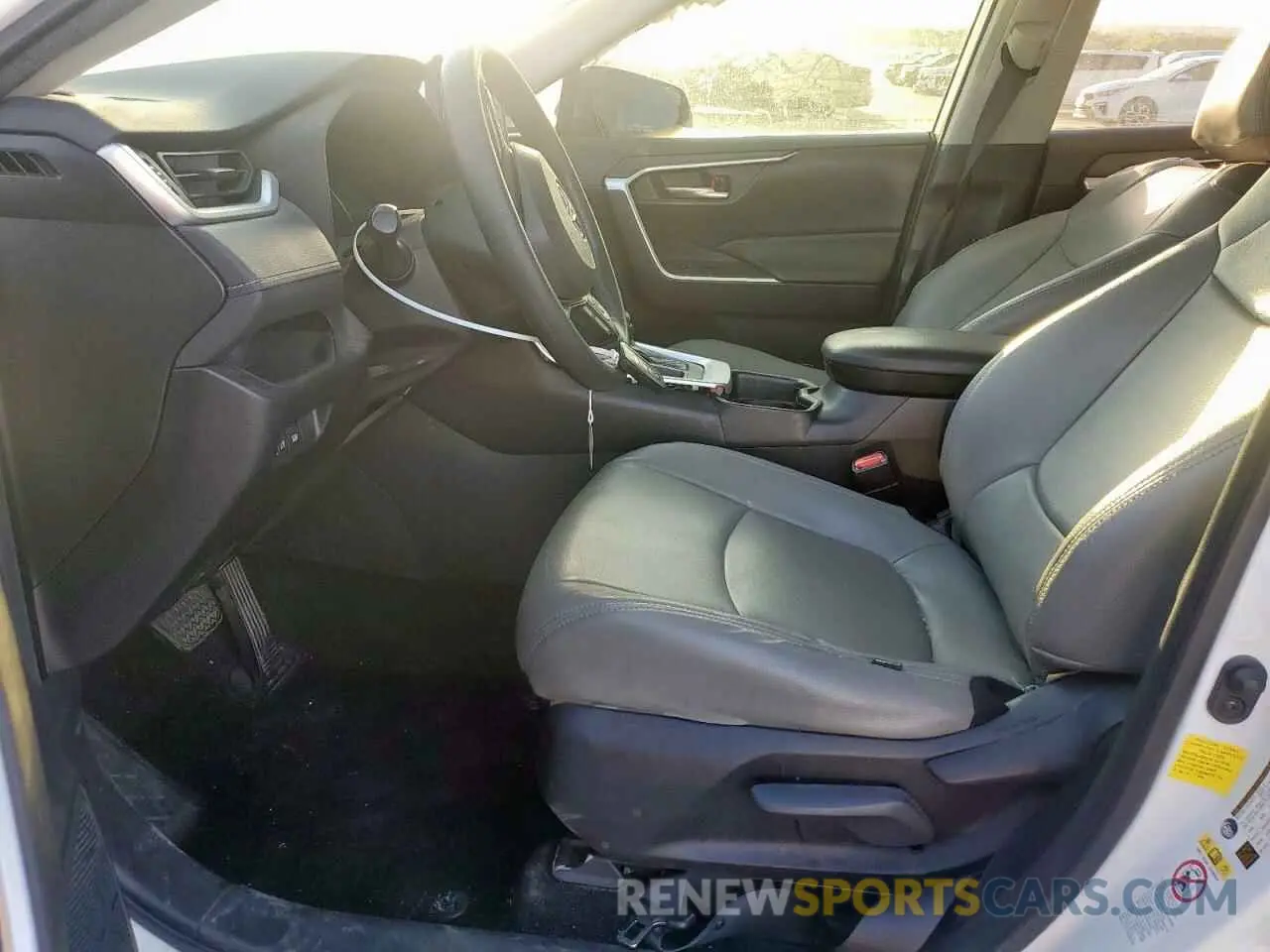 7 Photograph of a damaged car JTMW1RFV6KD512405 TOYOTA RAV4 2019