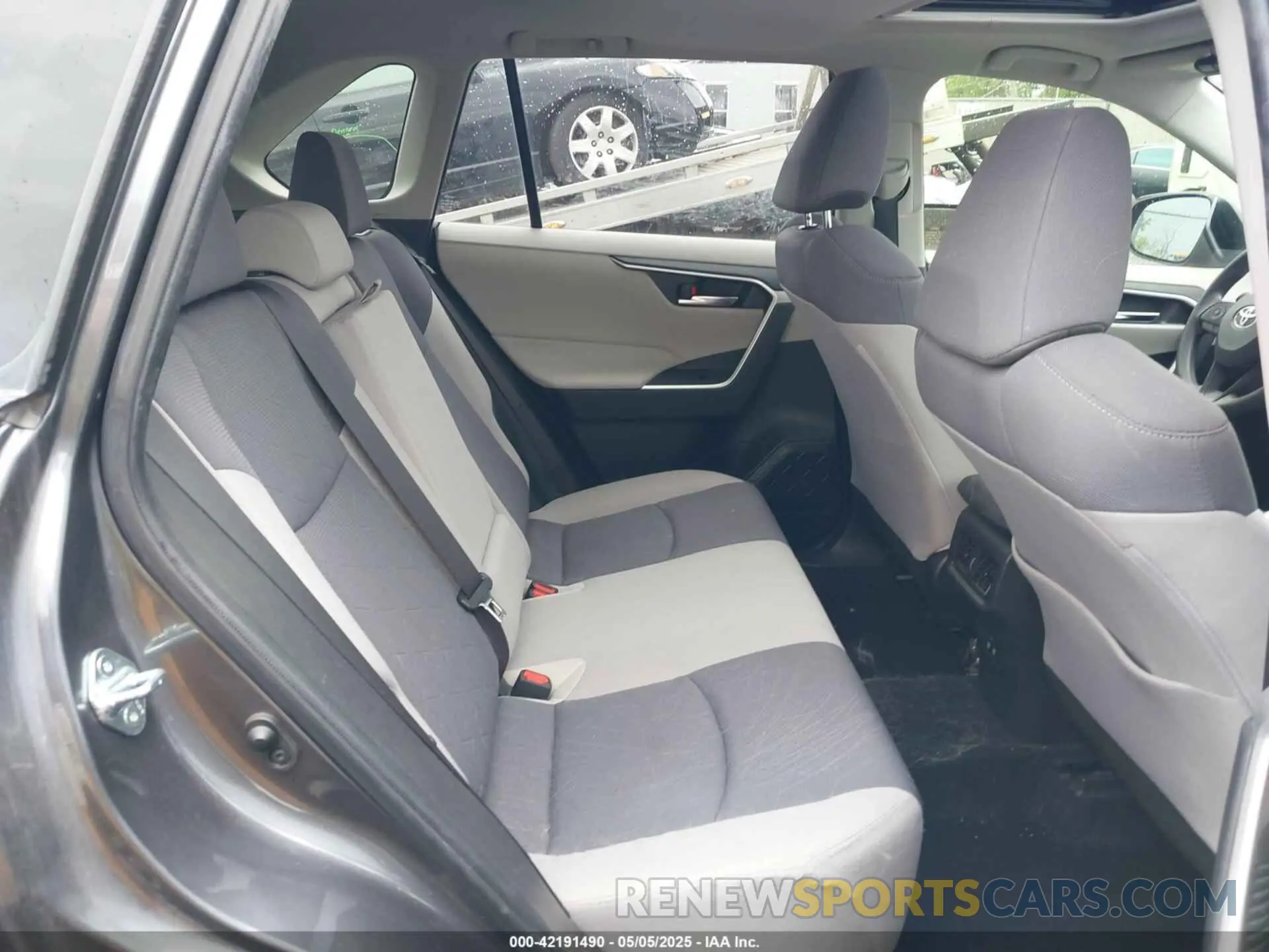 8 Фотография поврежденного автомобиля JTMW1RFV6KD513554 TOYOTA RAV4 2019