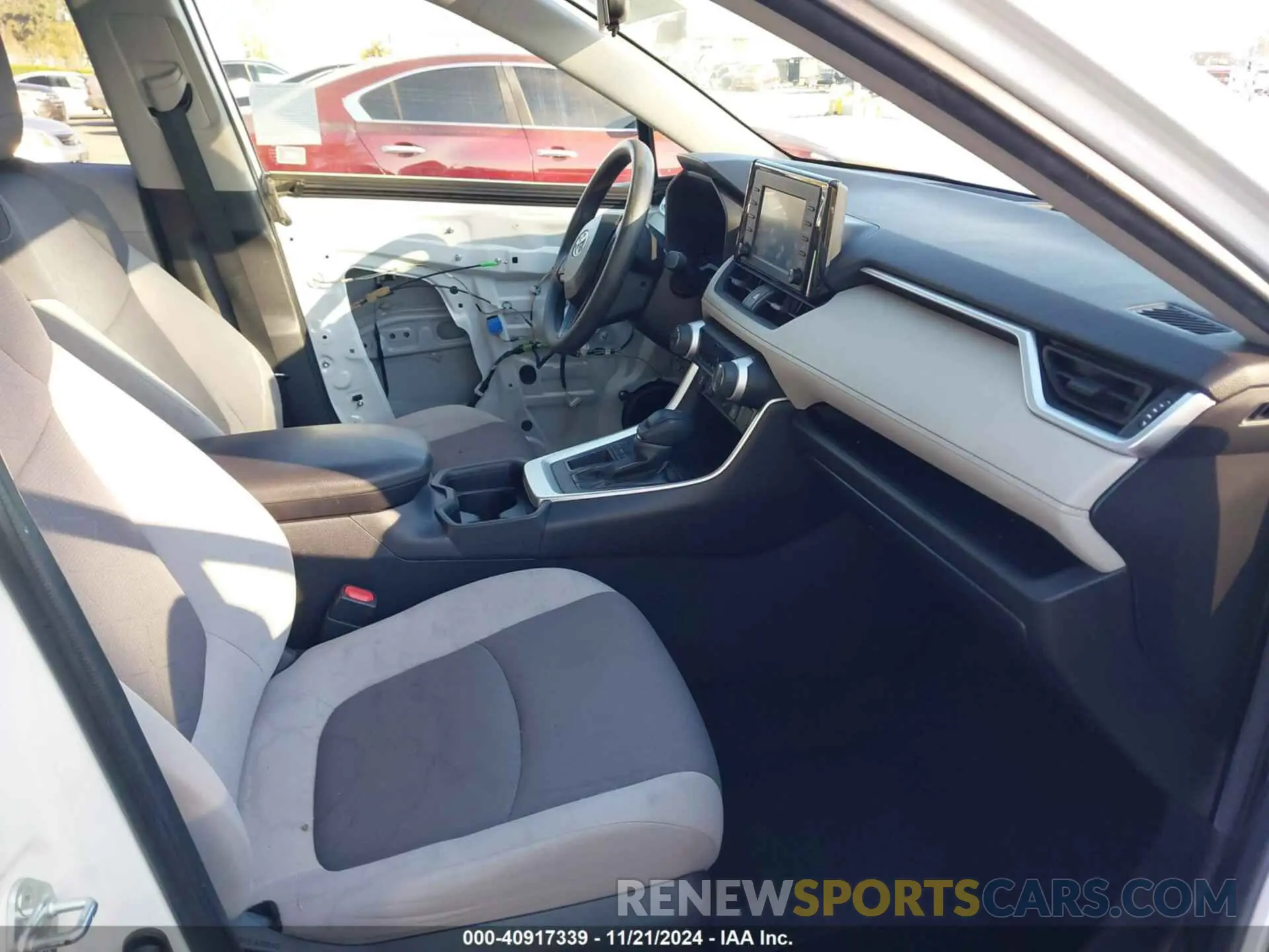 5 Photograph of a damaged car JTMW1RFV6KJ013167 TOYOTA RAV4 2019