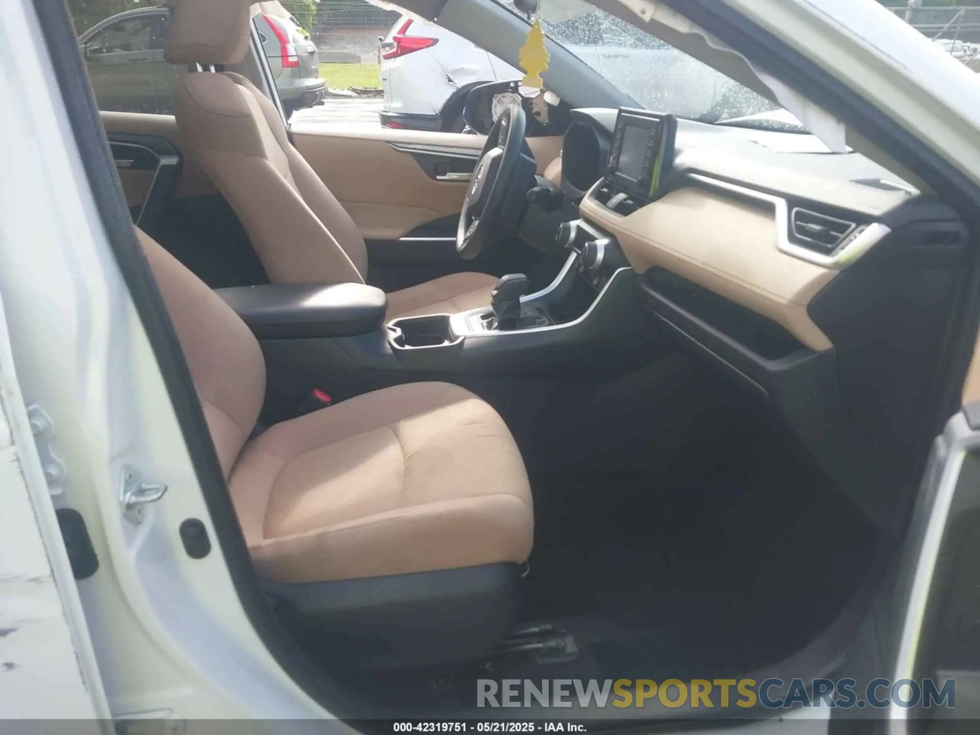5 Photograph of a damaged car JTMW1RFV7KD041736 TOYOTA RAV4 2019
