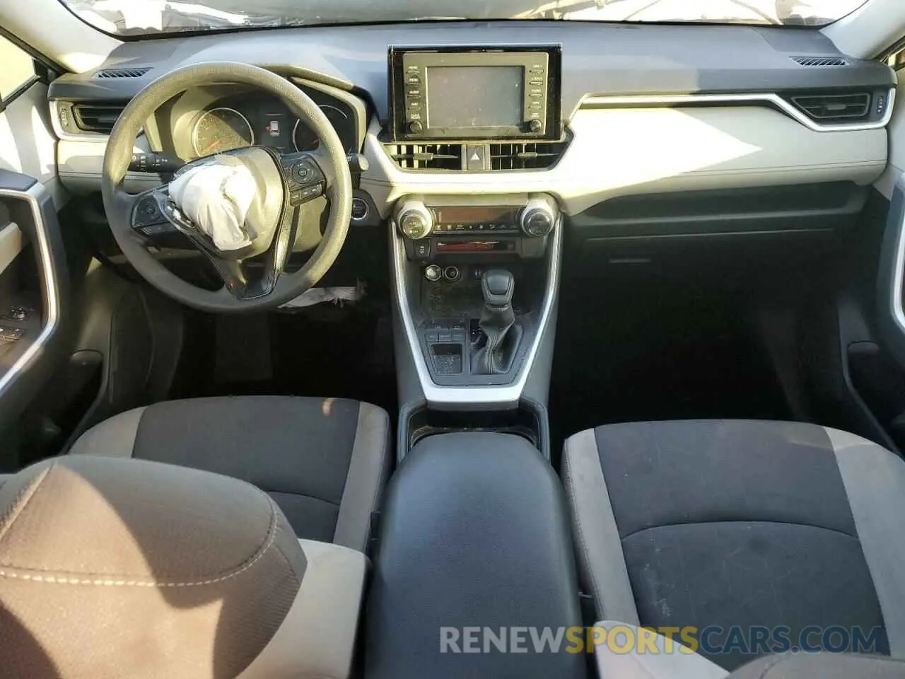 8 Фотография поврежденного автомобиля JTMW1RFV7KJ012383 TOYOTA RAV4 2019