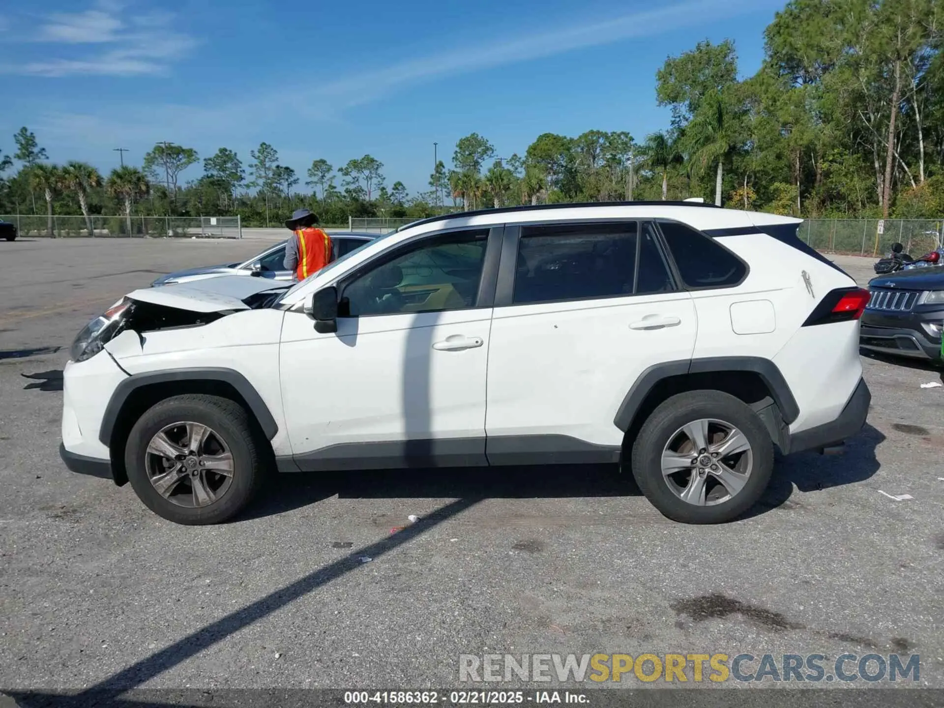 13 Фотография поврежденного автомобиля JTMW1RFV8KD502118 TOYOTA RAV4 2019
