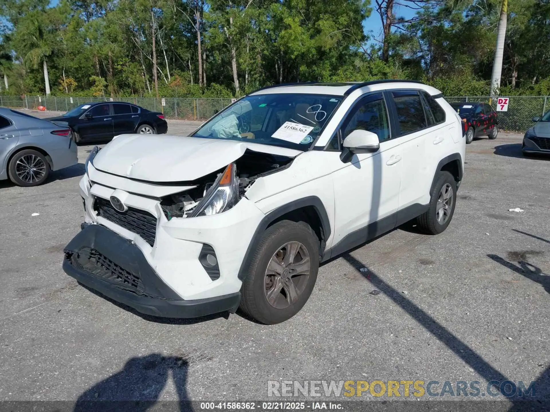 2 Фотография поврежденного автомобиля JTMW1RFV8KD502118 TOYOTA RAV4 2019