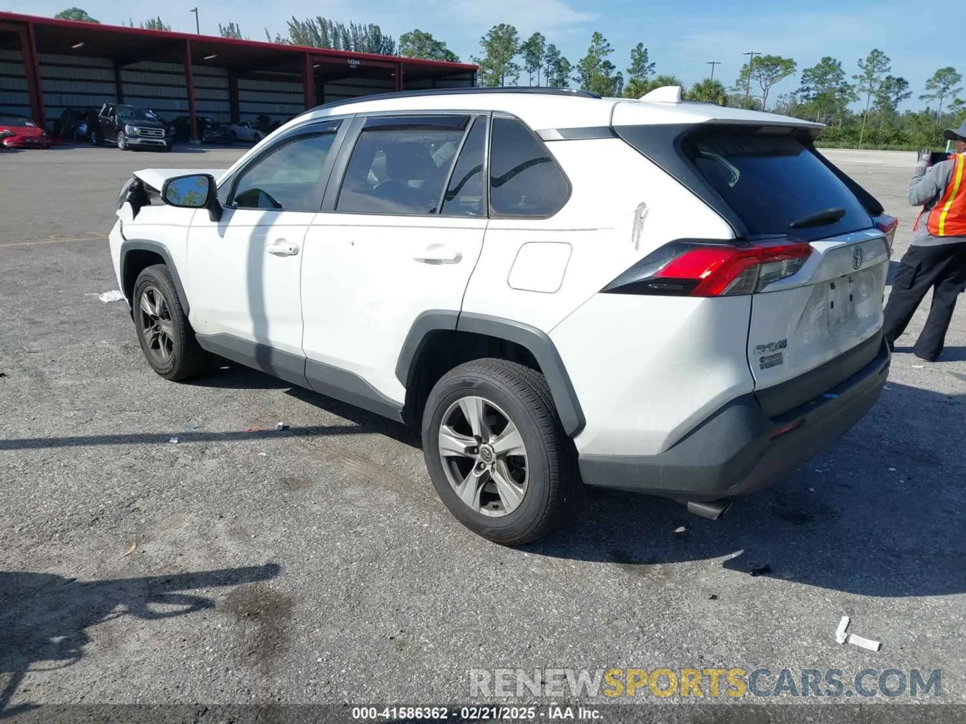 3 Фотография поврежденного автомобиля JTMW1RFV8KD502118 TOYOTA RAV4 2019