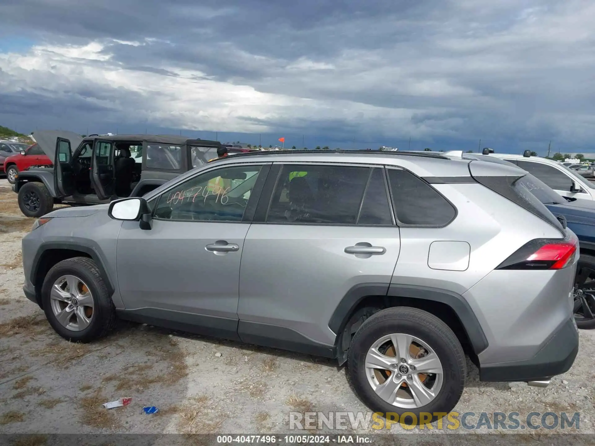 13 Фотография поврежденного автомобиля JTMW1RFV8KJ011680 TOYOTA RAV4 2019