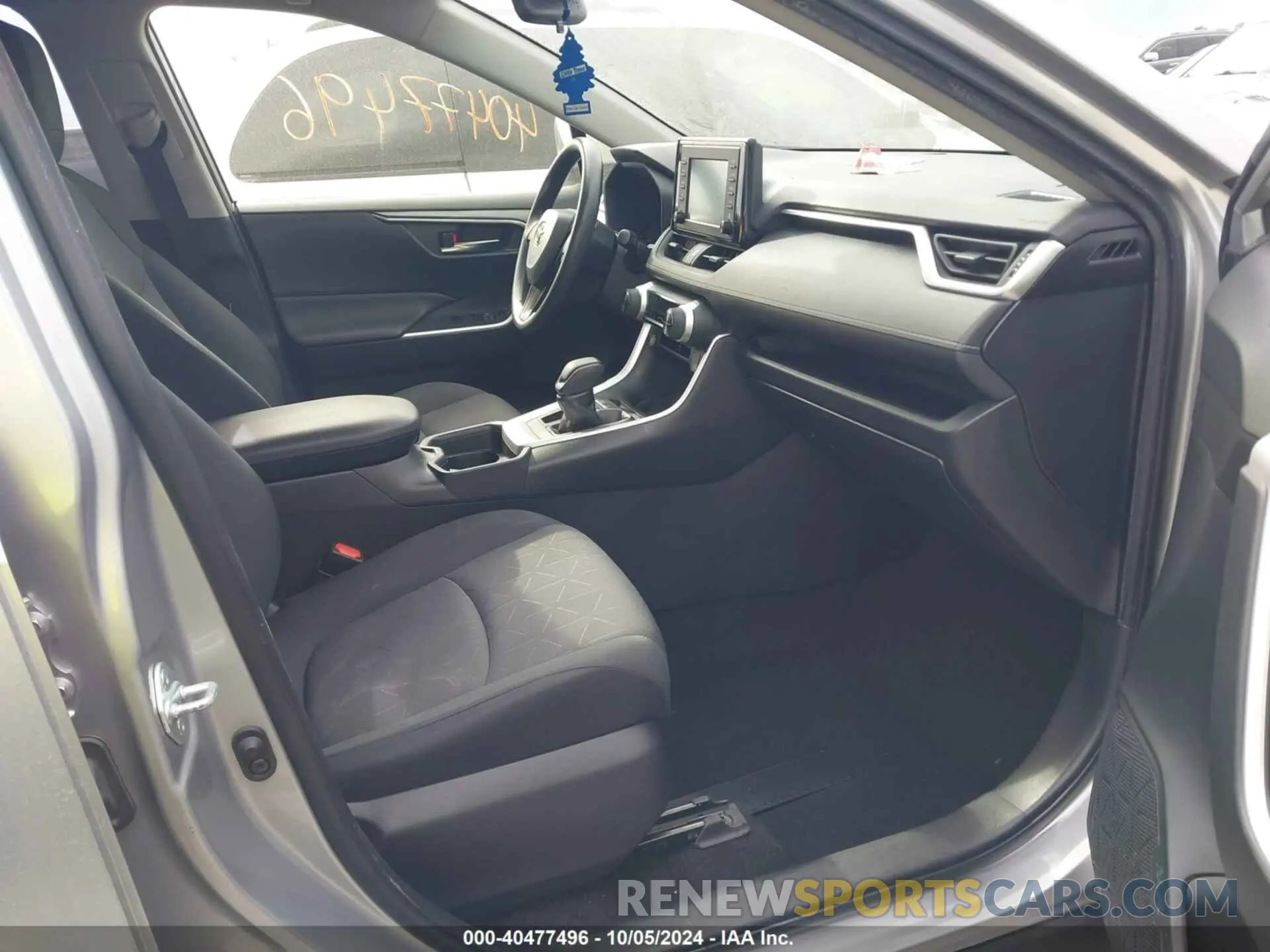 5 Фотография поврежденного автомобиля JTMW1RFV8KJ011680 TOYOTA RAV4 2019