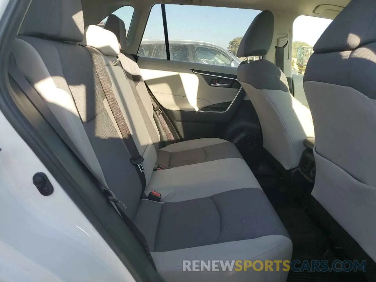 11 Фотография поврежденного автомобиля JTMW1RFV9KD010312 TOYOTA RAV4 2019