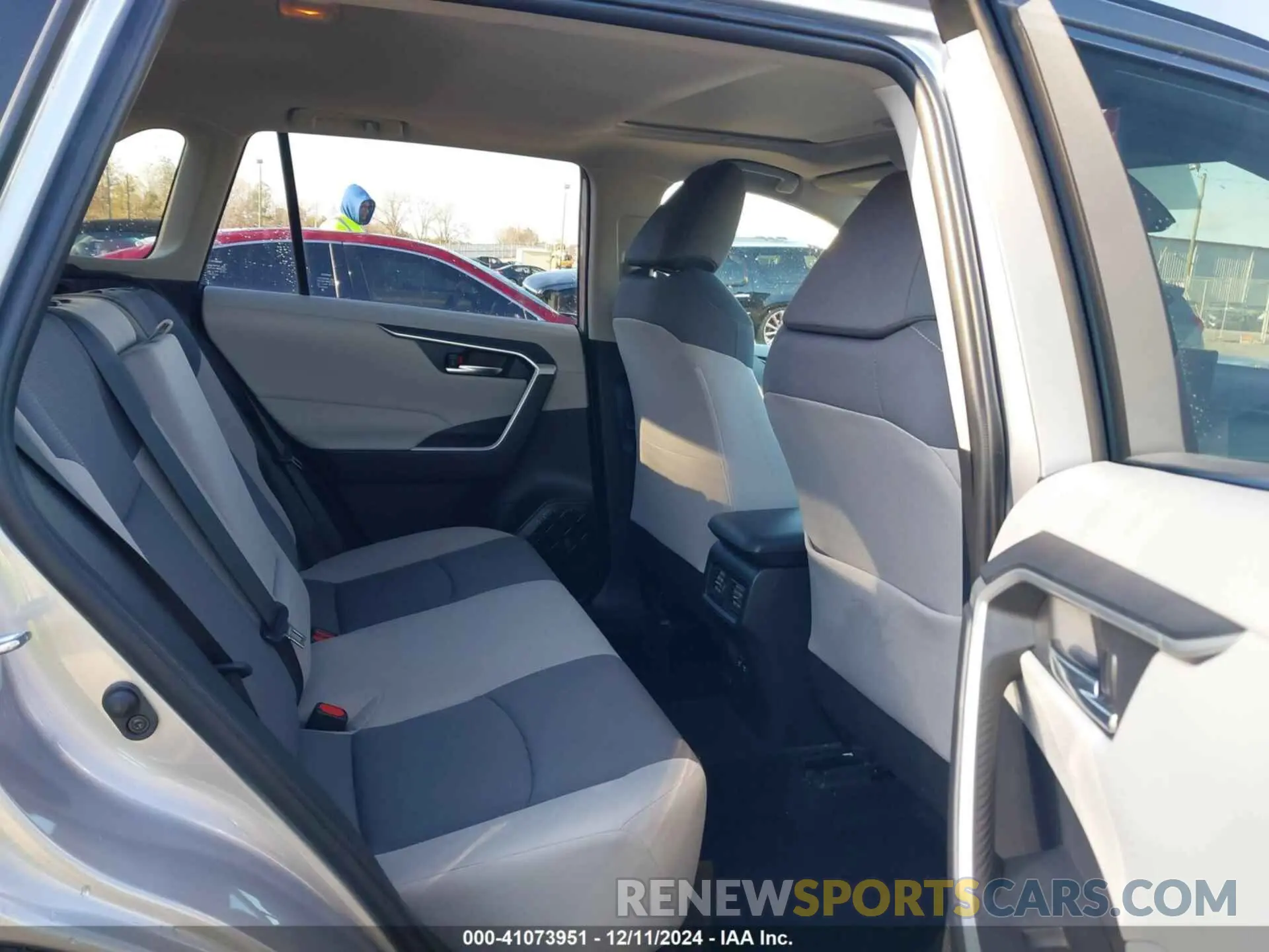 8 Photograph of a damaged car JTMW1RFV9KD016966 TOYOTA RAV4 2019