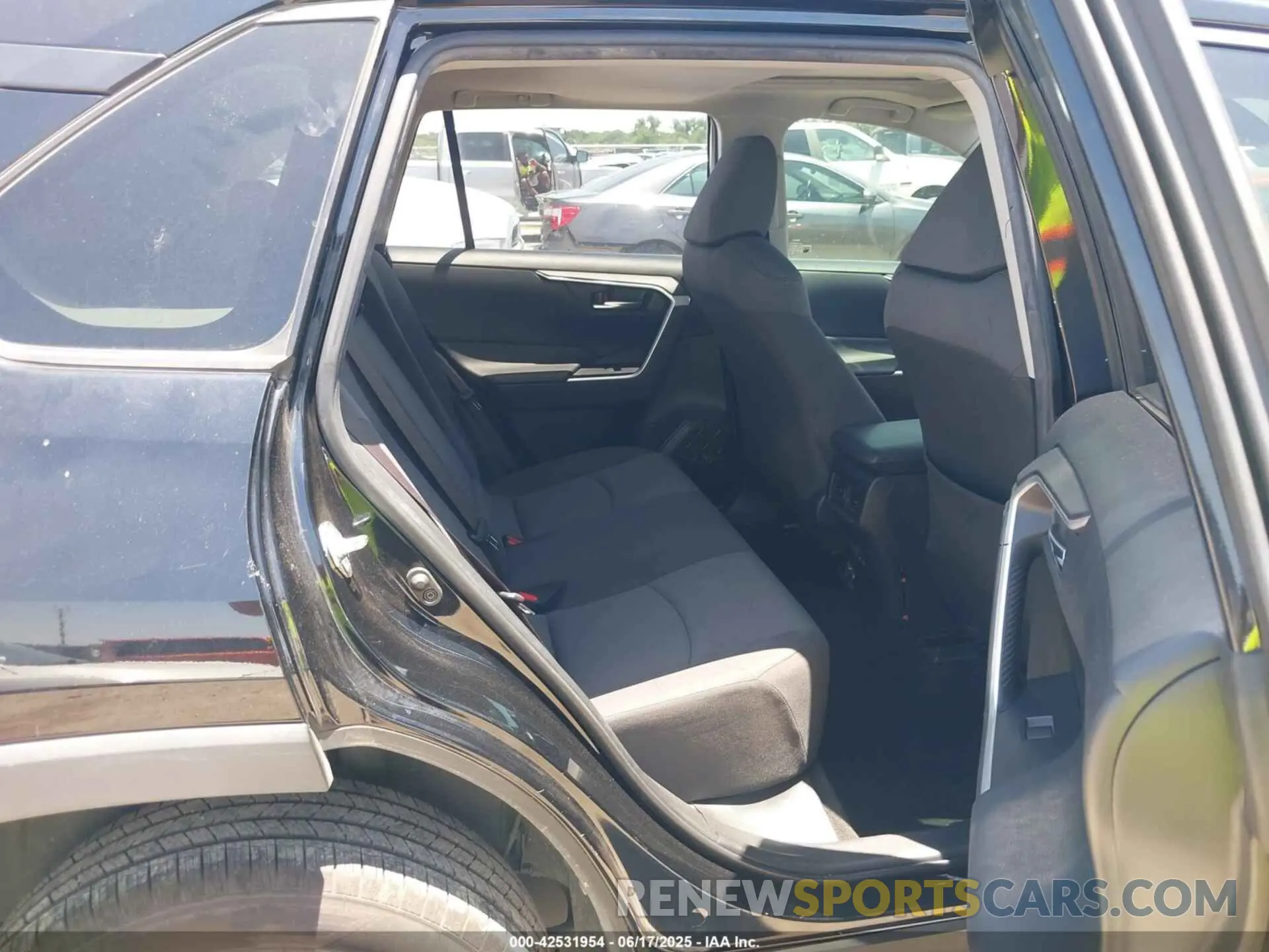 8 Photograph of a damaged car JTMW1RFV9KD508137 TOYOTA RAV4 2019
