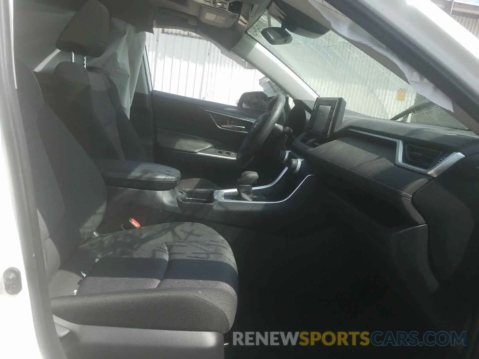 5 Photograph of a damaged car JTMW1RFV9KD512818 TOYOTA RAV4 2019