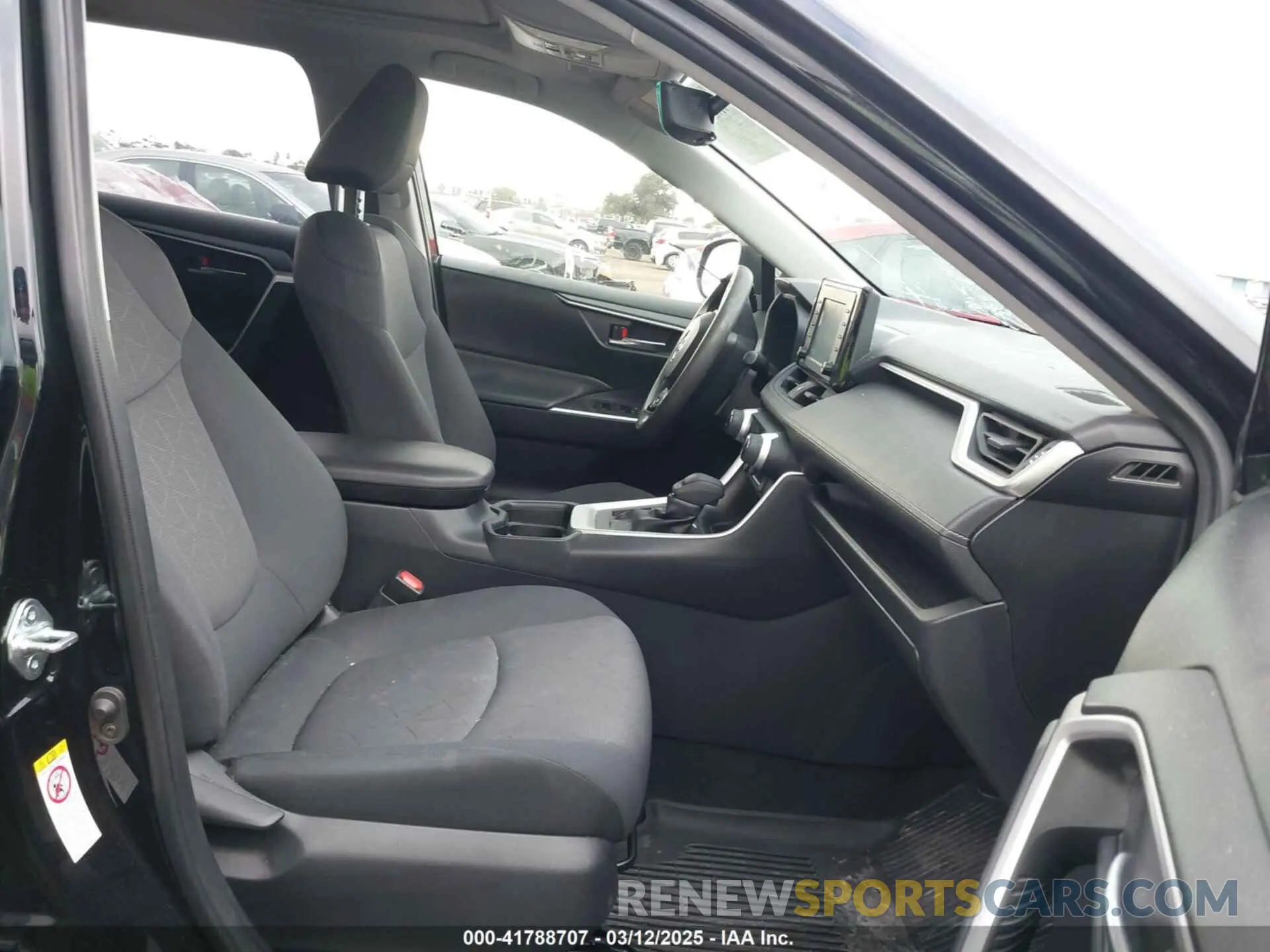 5 Photograph of a damaged car JTMW1RFVXKD502802 TOYOTA RAV4 2019