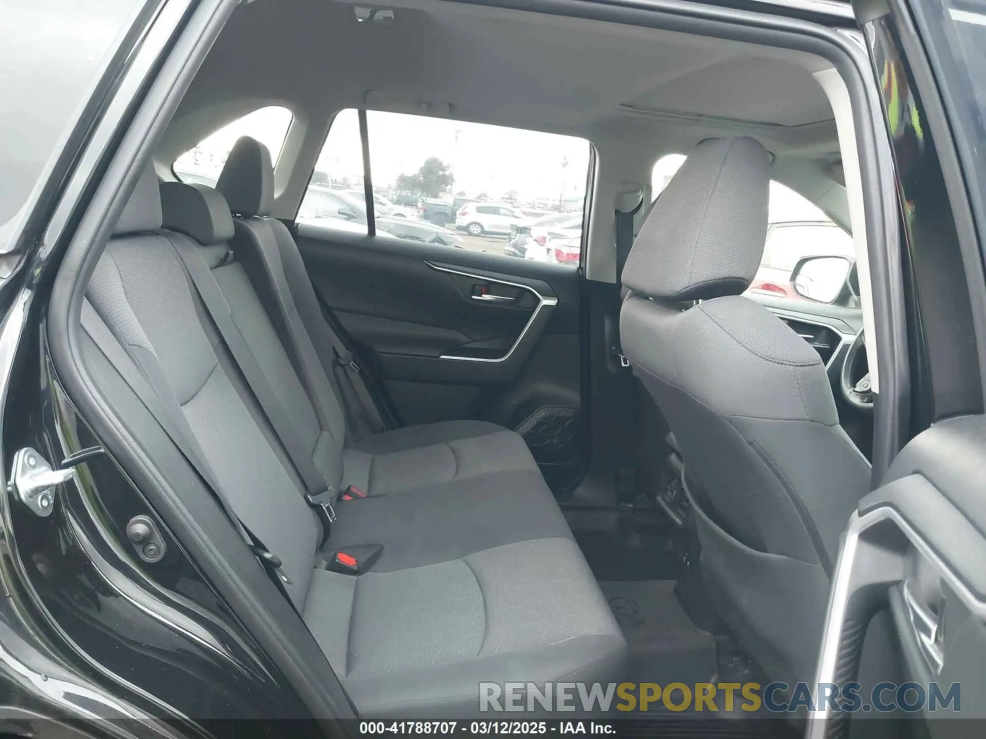 8 Photograph of a damaged car JTMW1RFVXKD502802 TOYOTA RAV4 2019