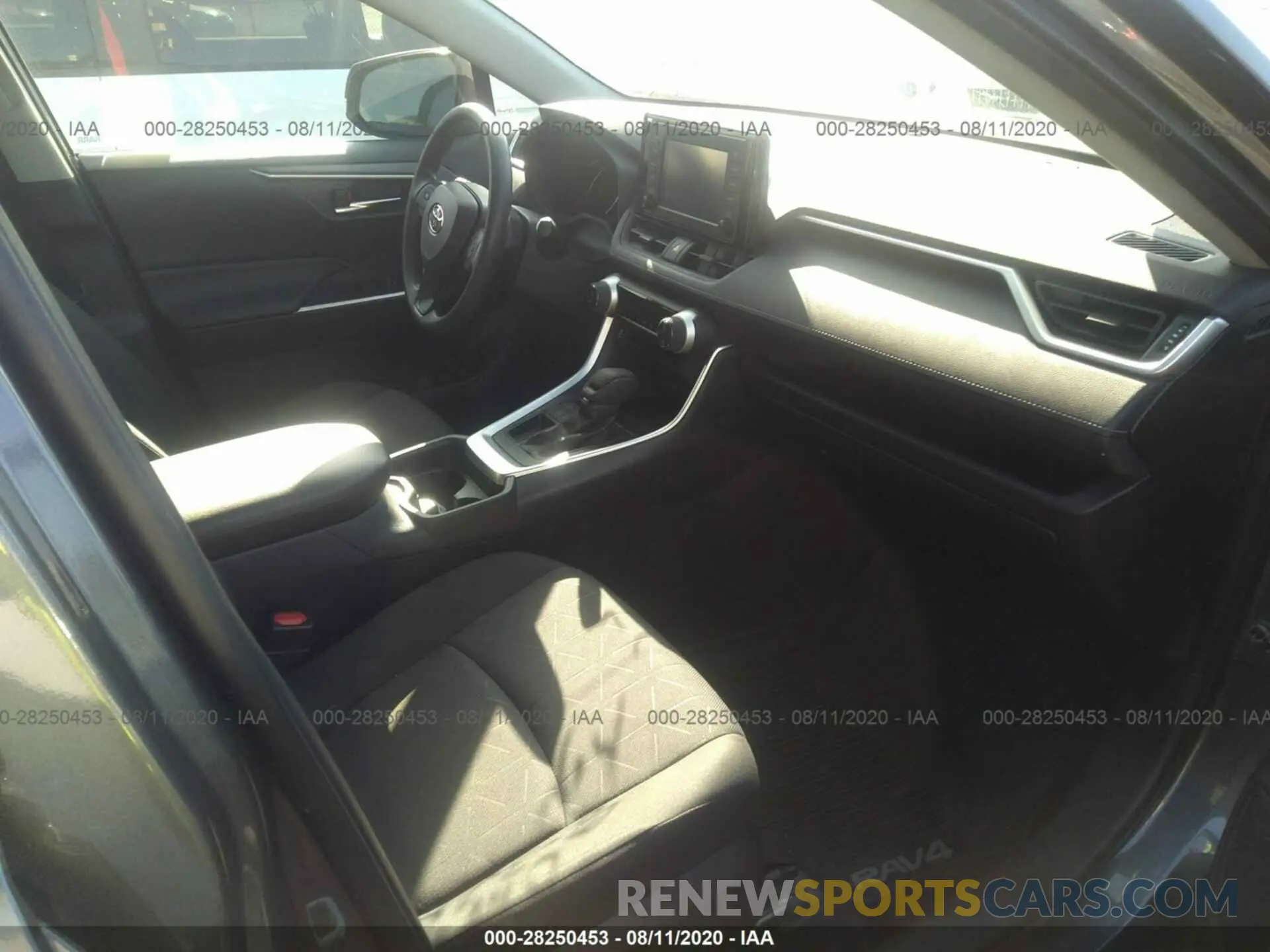 5 Photograph of a damaged car JTMW1RFVXKD503495 TOYOTA RAV4 2019