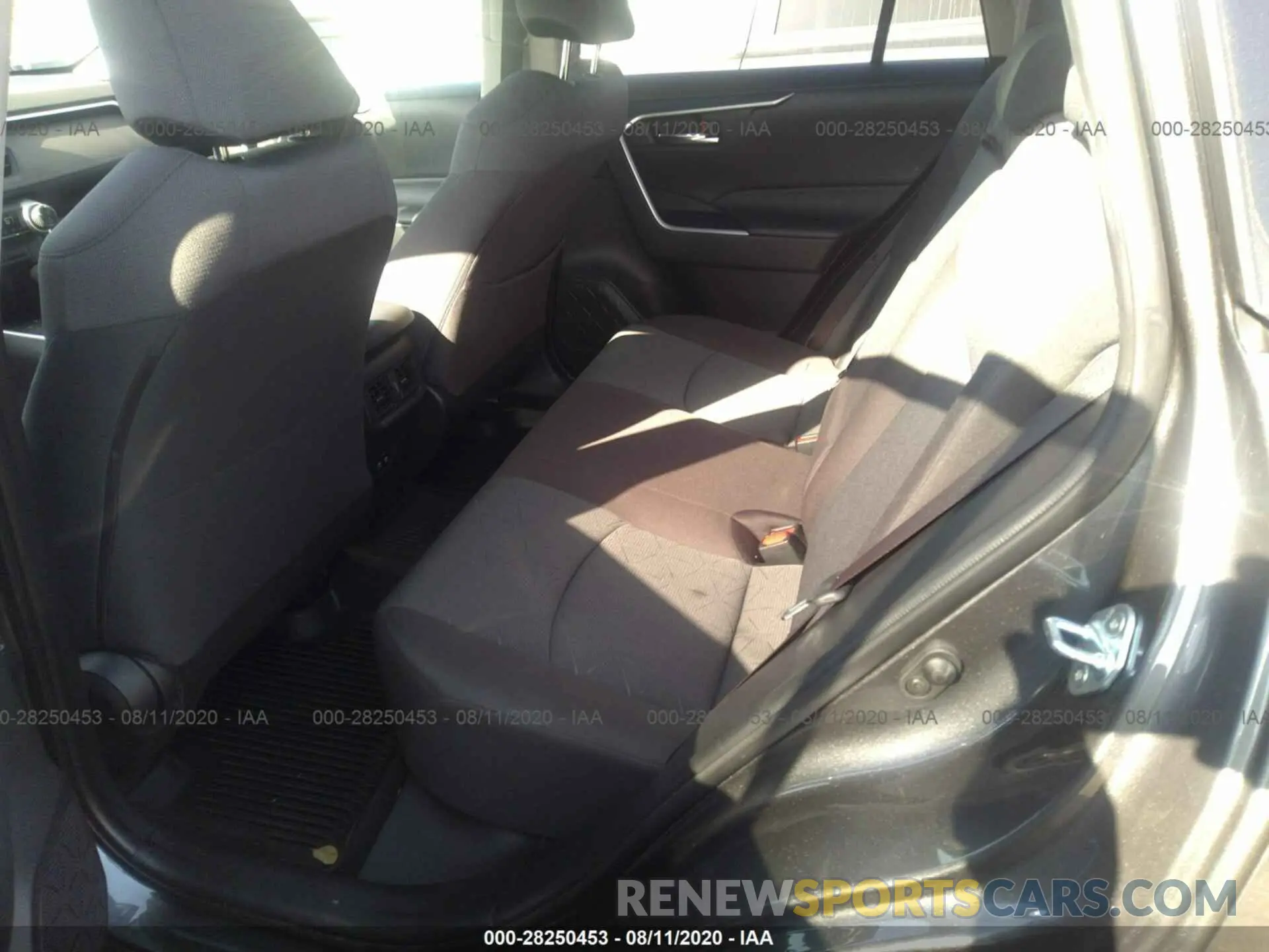 8 Photograph of a damaged car JTMW1RFVXKD503495 TOYOTA RAV4 2019