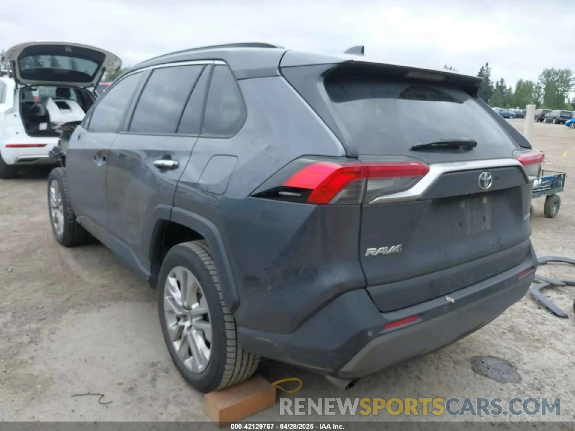 3 Photograph of a damaged car JTMY1RFV6KD031787 TOYOTA RAV4 2019