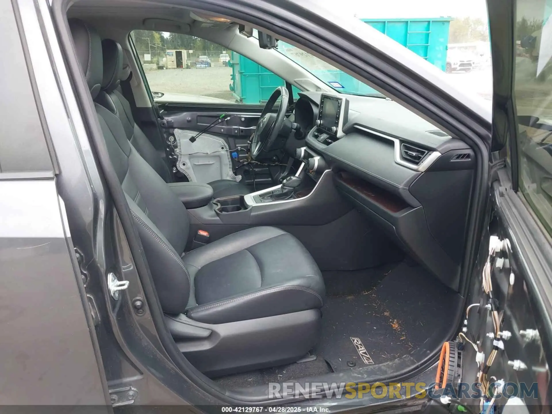 5 Photograph of a damaged car JTMY1RFV6KD031787 TOYOTA RAV4 2019