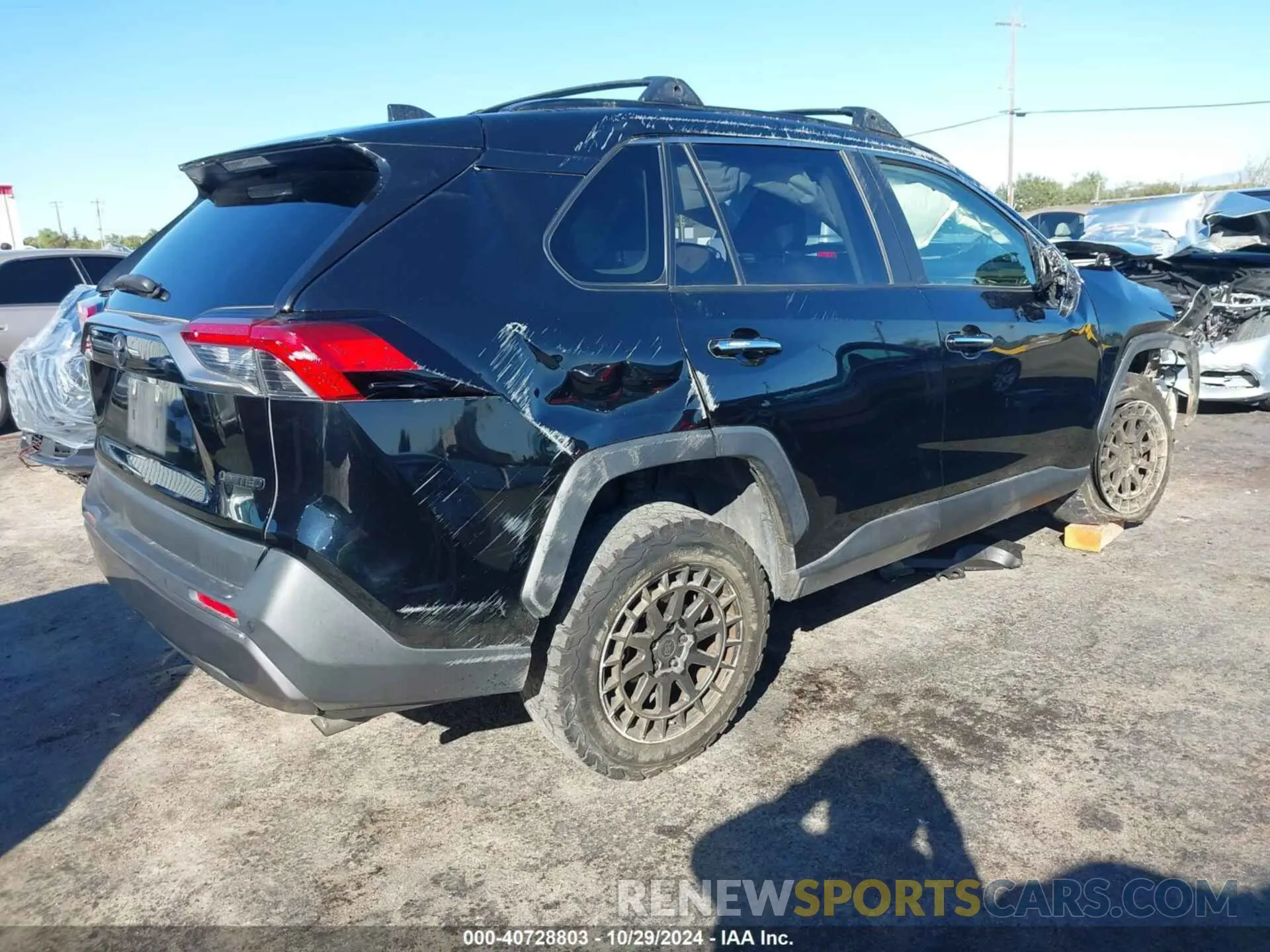4 Photograph of a damaged car JTMY1RFV6KD501705 TOYOTA RAV4 2019