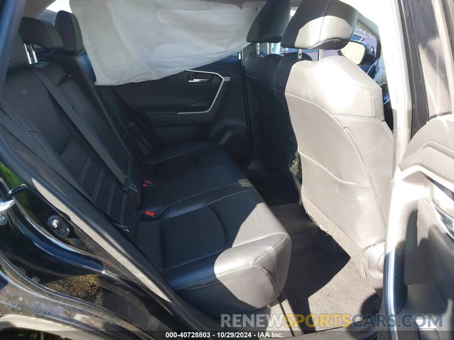 8 Photograph of a damaged car JTMY1RFV6KD501705 TOYOTA RAV4 2019
