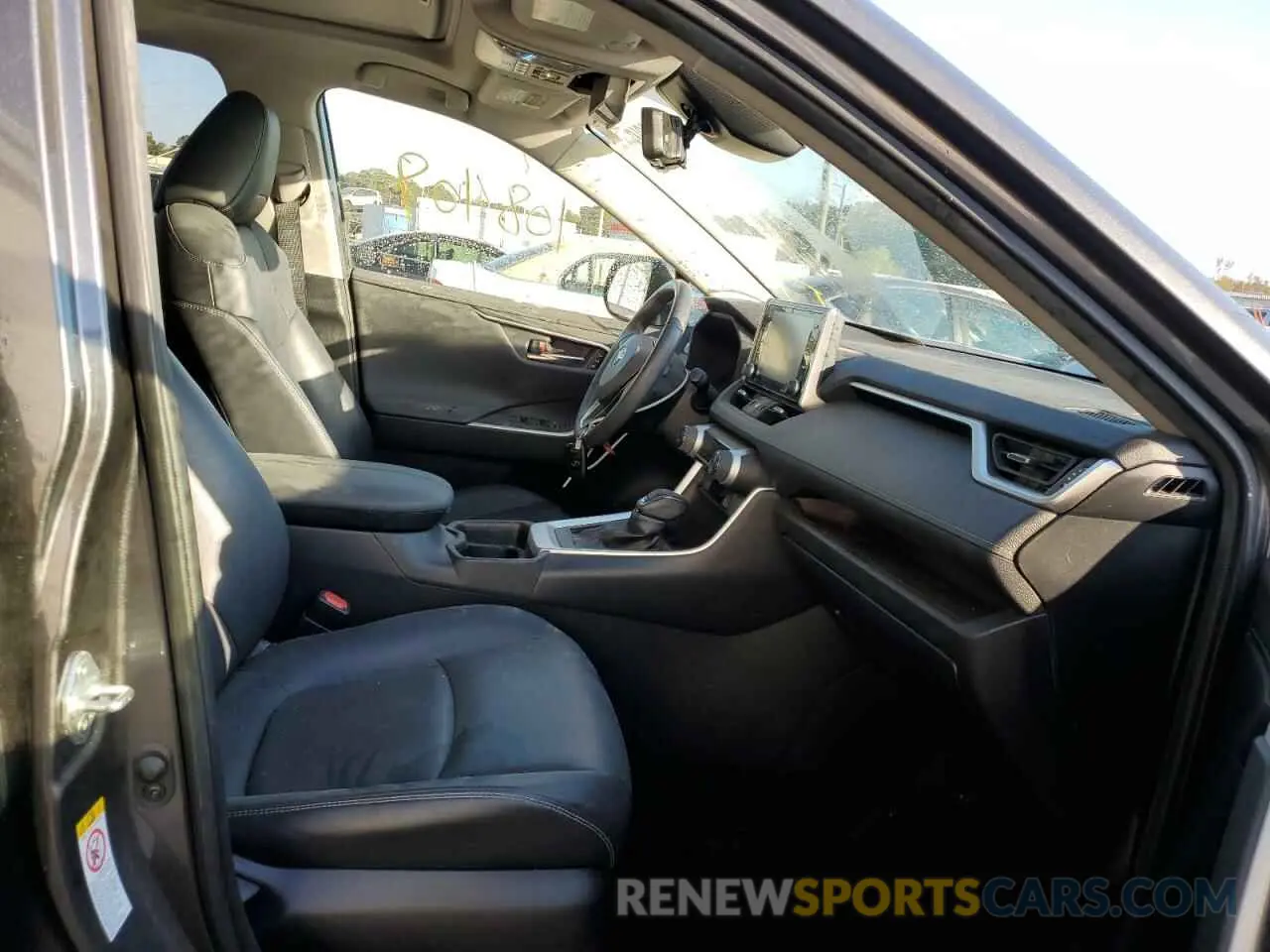 5 Photograph of a damaged car JTMY1RFV8KD500412 TOYOTA RAV4 2019