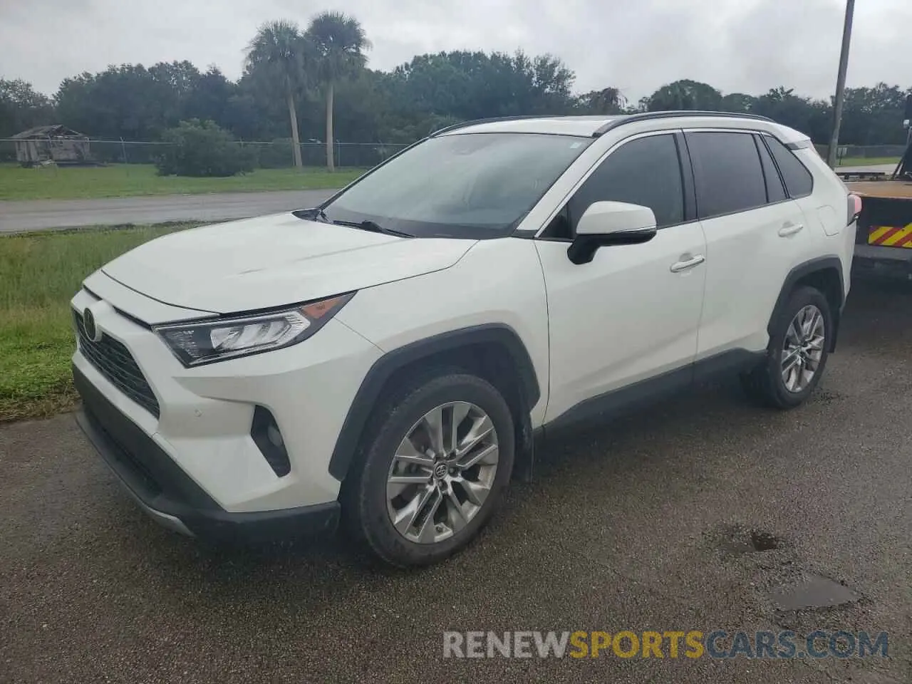 1 Photograph of a damaged car JTMY1RFV9KD502900 TOYOTA RAV4 2019