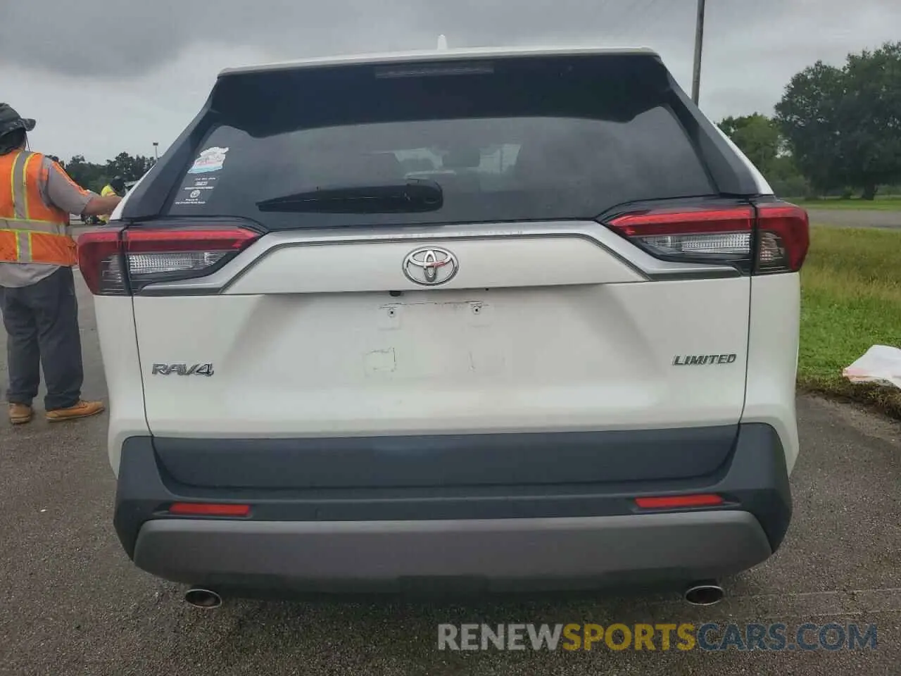 6 Photograph of a damaged car JTMY1RFV9KD502900 TOYOTA RAV4 2019
