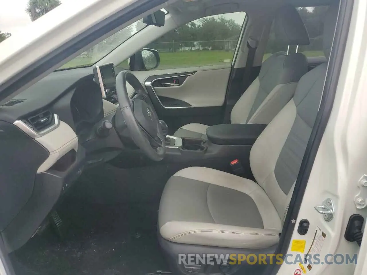 7 Photograph of a damaged car JTMY1RFV9KD502900 TOYOTA RAV4 2019