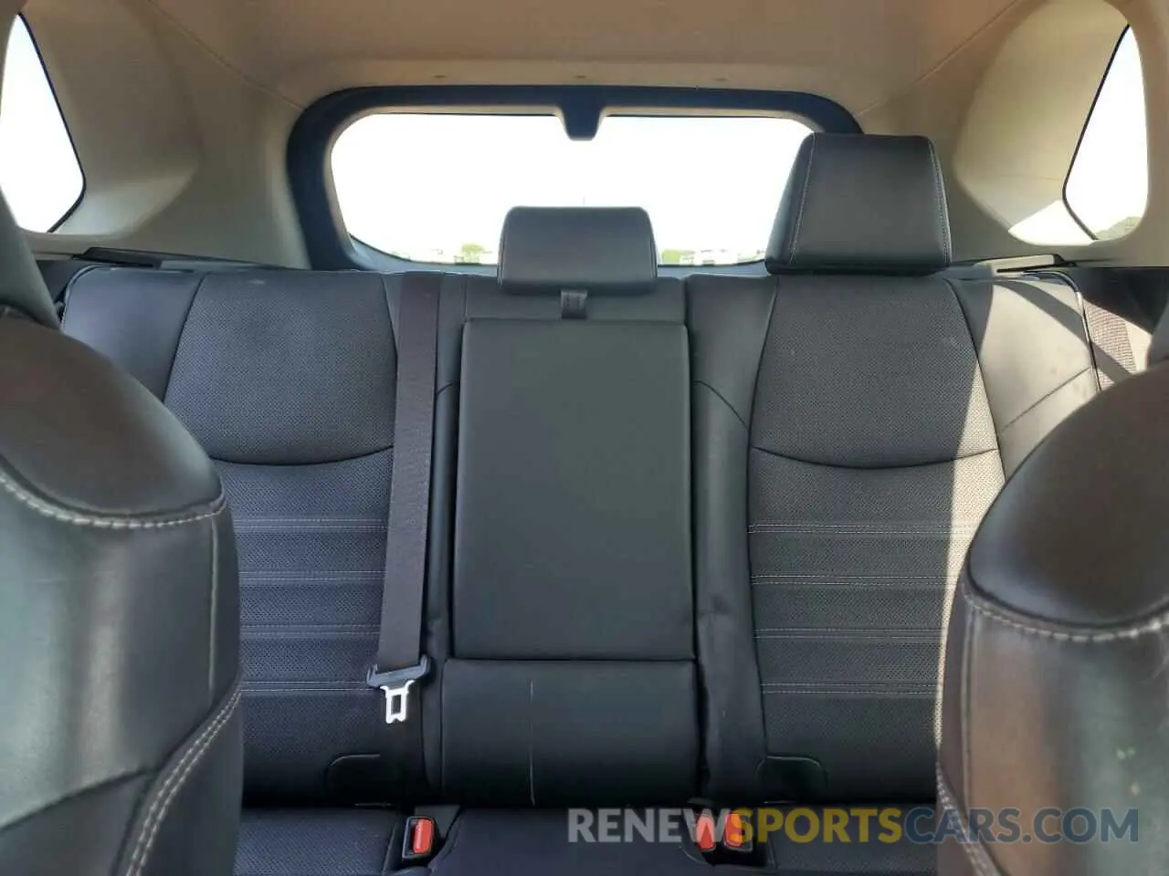 10 Photograph of a damaged car JTMY1RFVXKD028357 TOYOTA RAV4 2019
