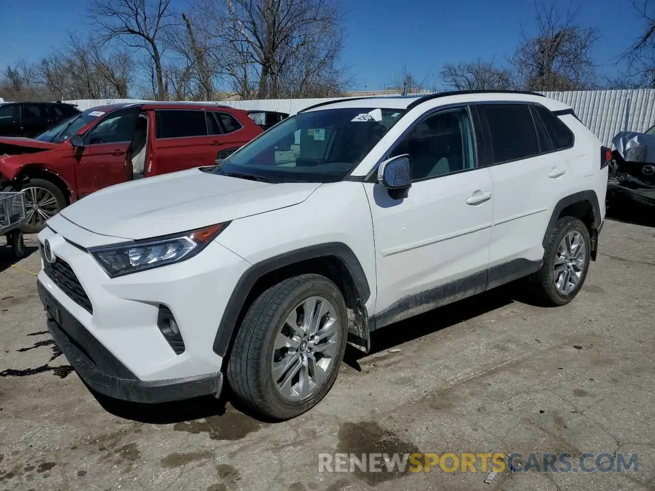 1 Photograph of a damaged car 2T3A1RFV1LW114713 TOYOTA RAV4 2020