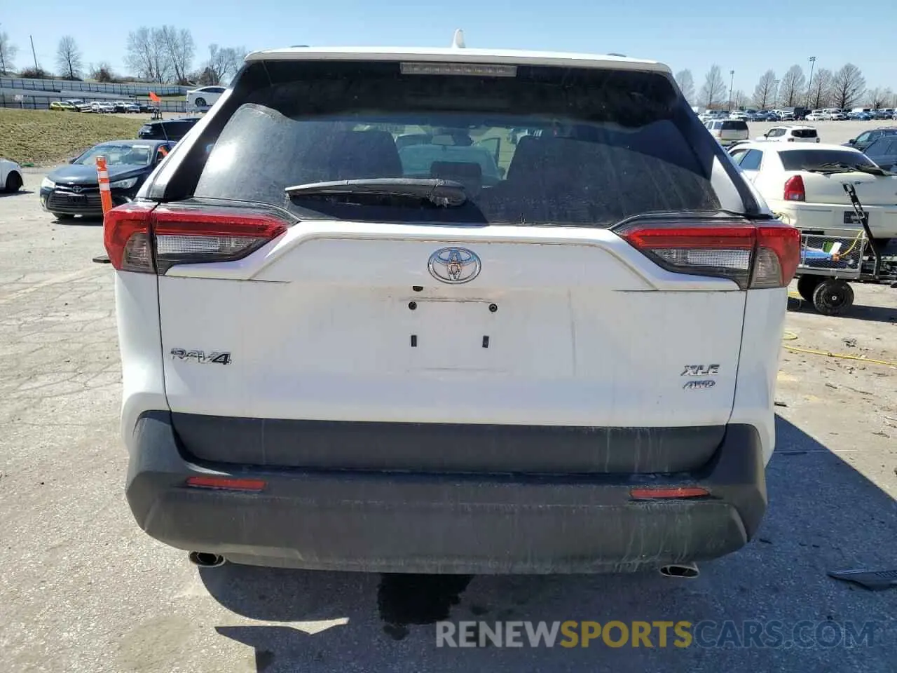 6 Photograph of a damaged car 2T3A1RFV1LW114713 TOYOTA RAV4 2020
