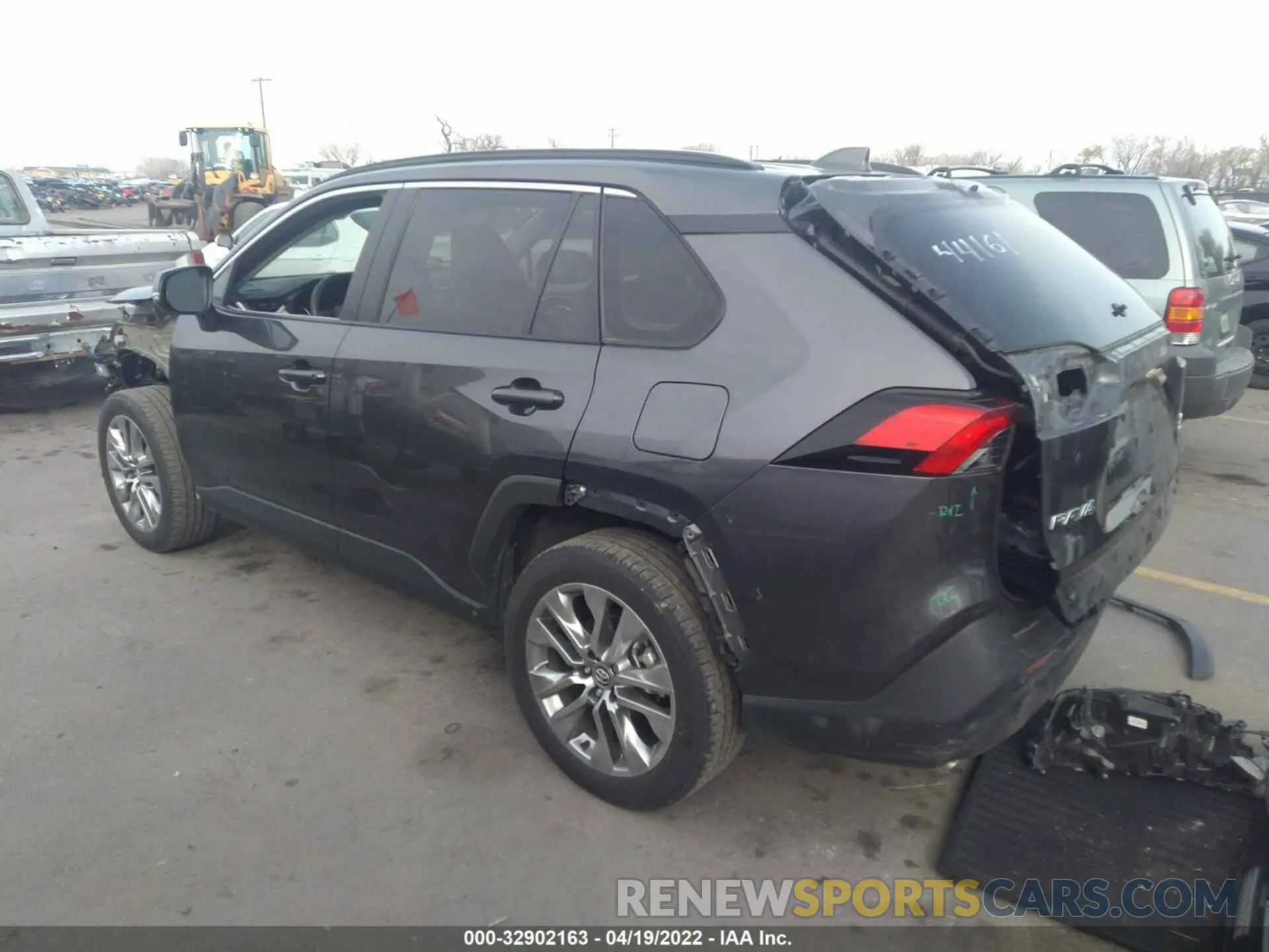 3 Photograph of a damaged car 2T3A1RFV2LC076555 TOYOTA RAV4 2020