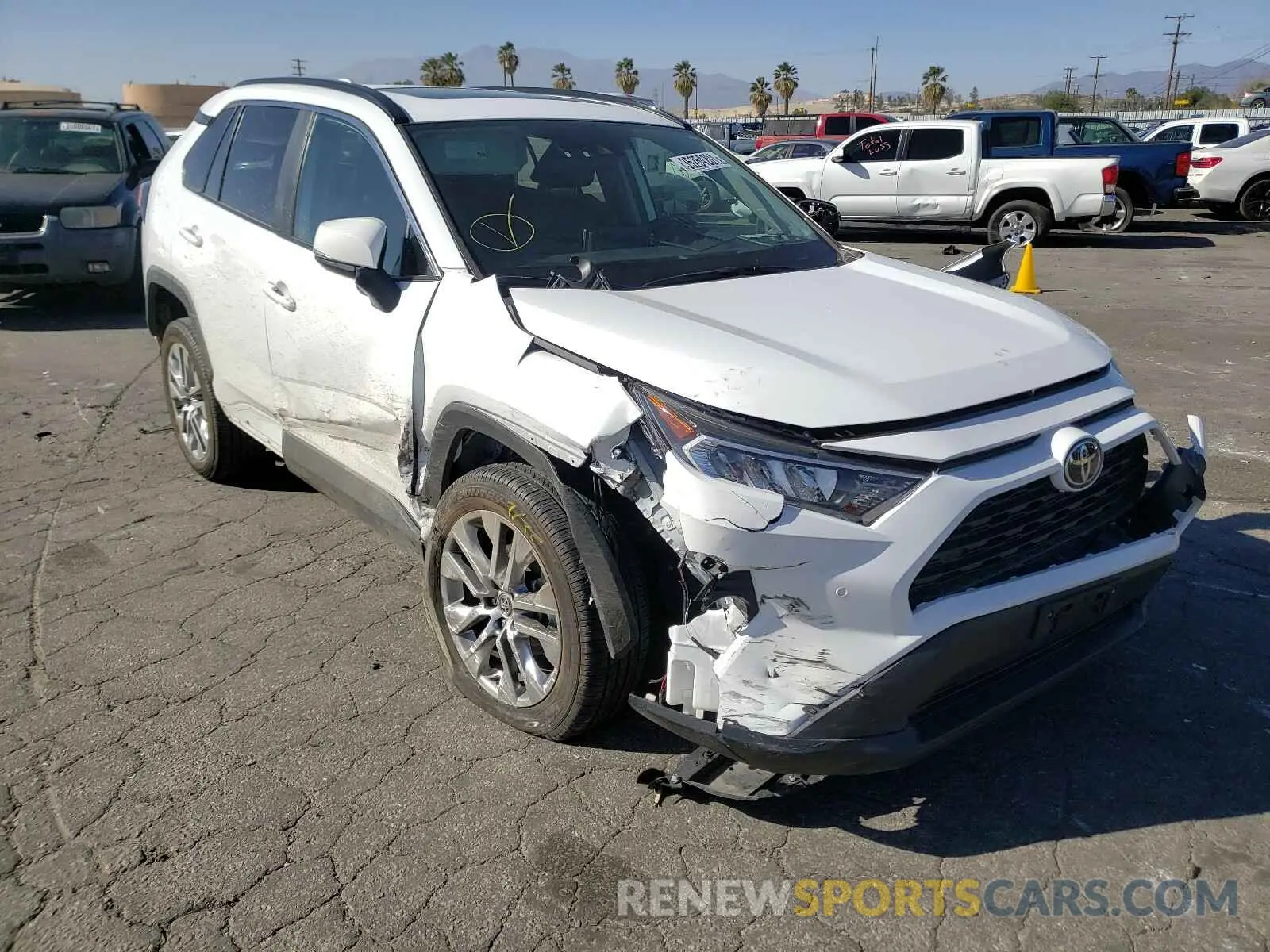 1 Photograph of a damaged car 2T3A1RFV2LC123034 TOYOTA RAV4 2020