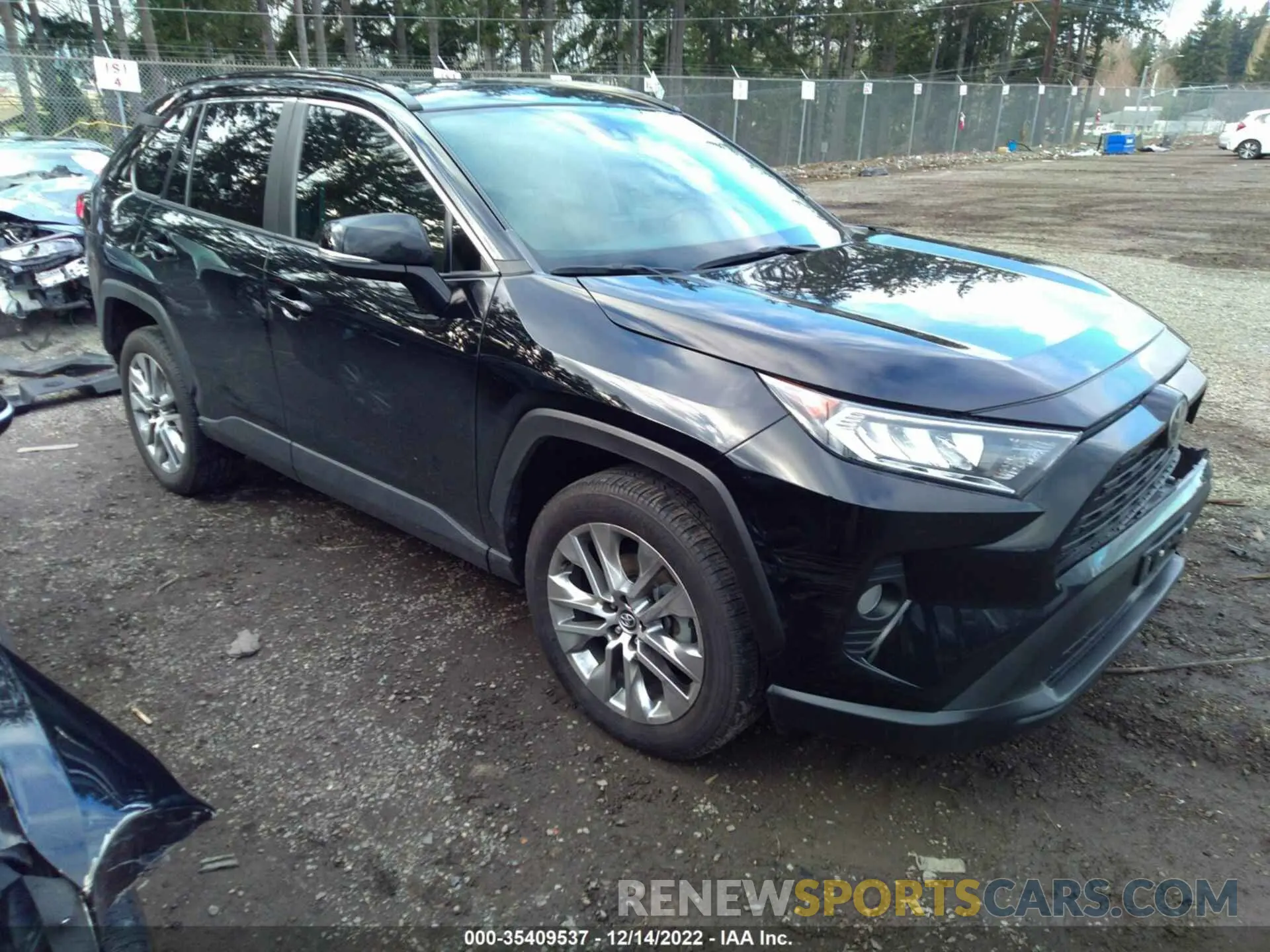 1 Photograph of a damaged car 2T3A1RFV2LW107379 TOYOTA RAV4 2020
