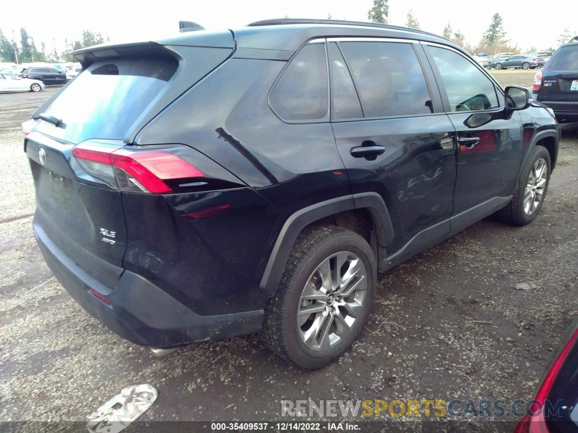 4 Photograph of a damaged car 2T3A1RFV2LW107379 TOYOTA RAV4 2020