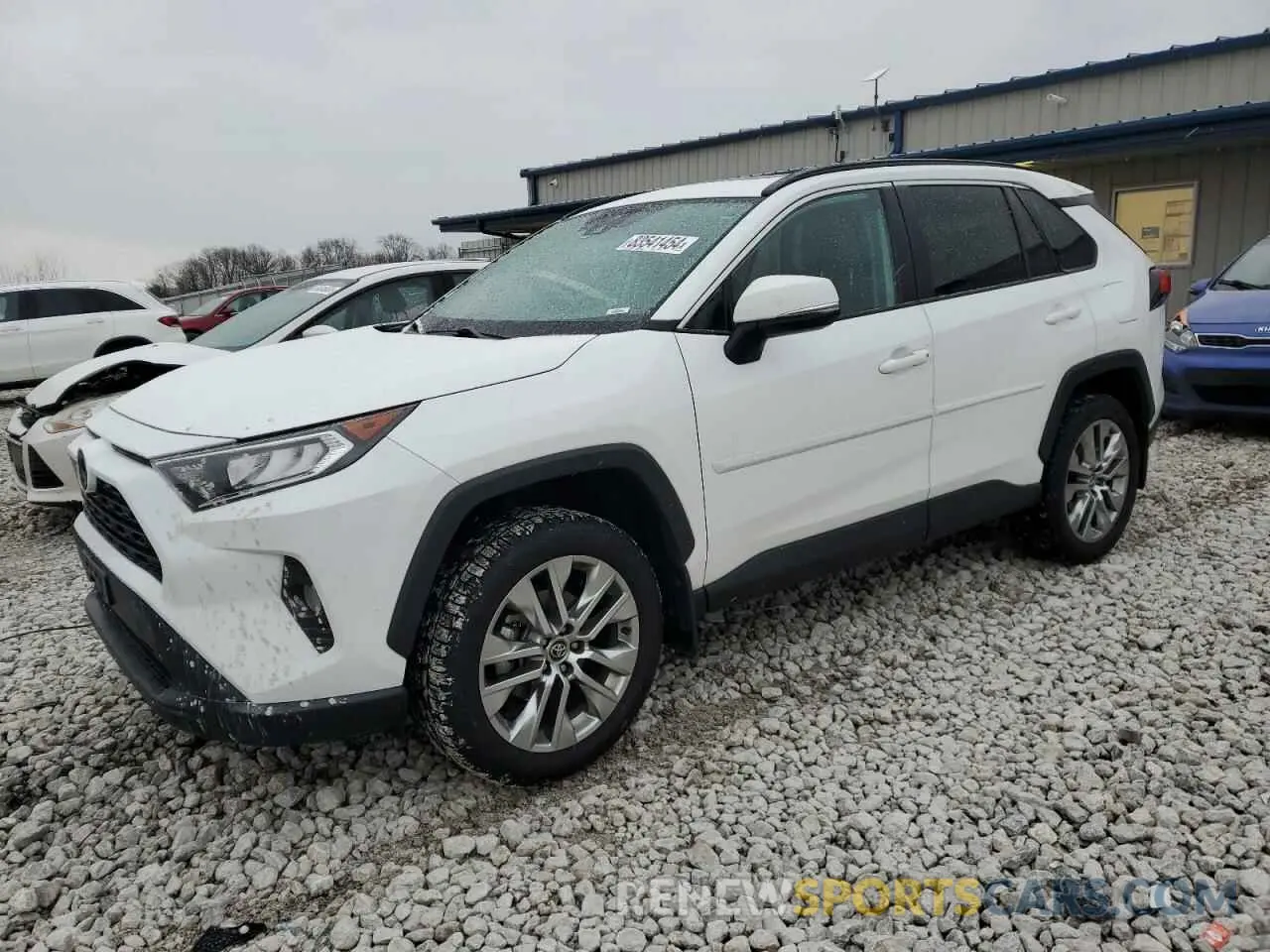 1 Фотография поврежденного автомобиля 2T3A1RFV2LW117233 TOYOTA RAV4 2020
