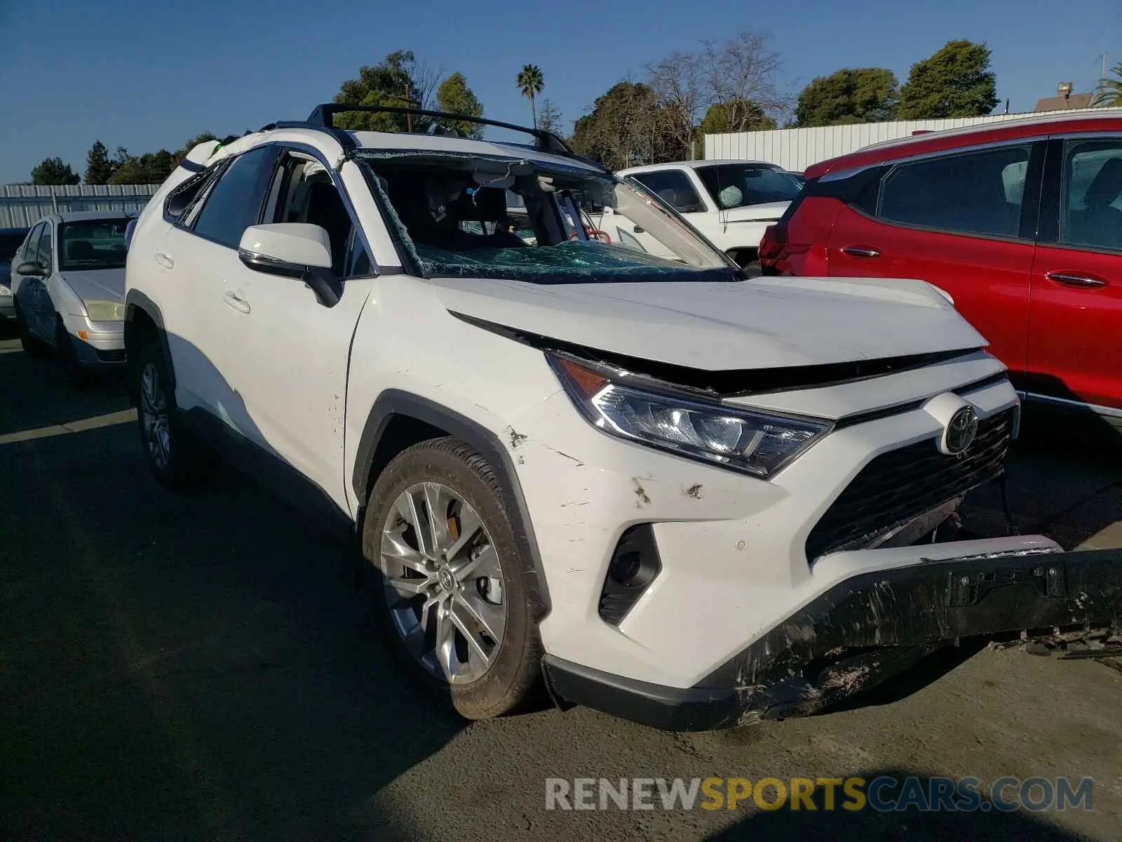 1 Photograph of a damaged car 2T3A1RFV3LC112995 TOYOTA RAV4 2020