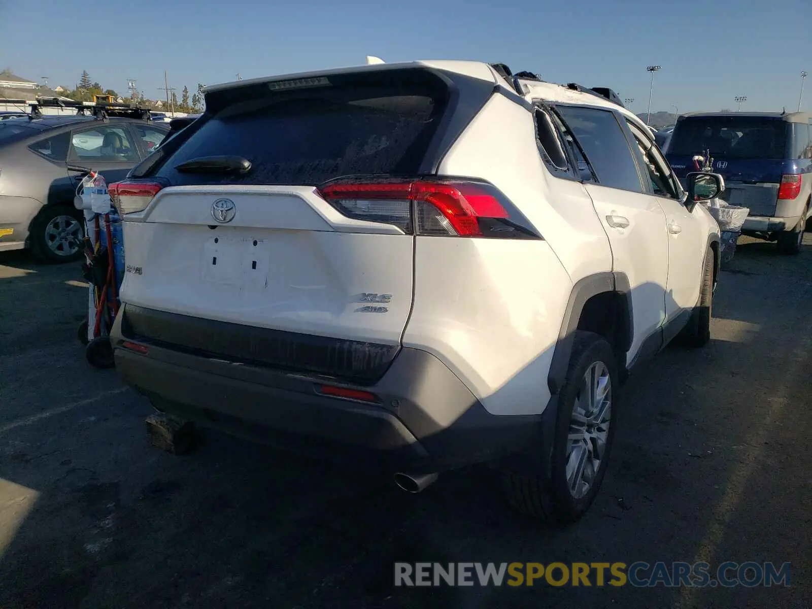 4 Photograph of a damaged car 2T3A1RFV3LC112995 TOYOTA RAV4 2020