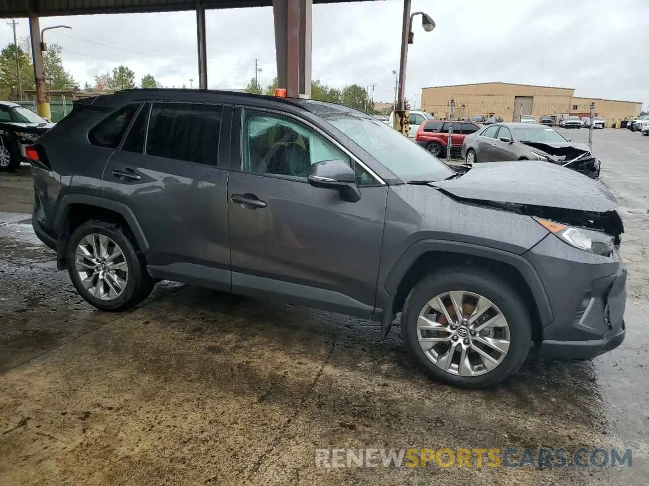 4 Photograph of a damaged car 2T3A1RFV3LW107875 TOYOTA RAV4 2020