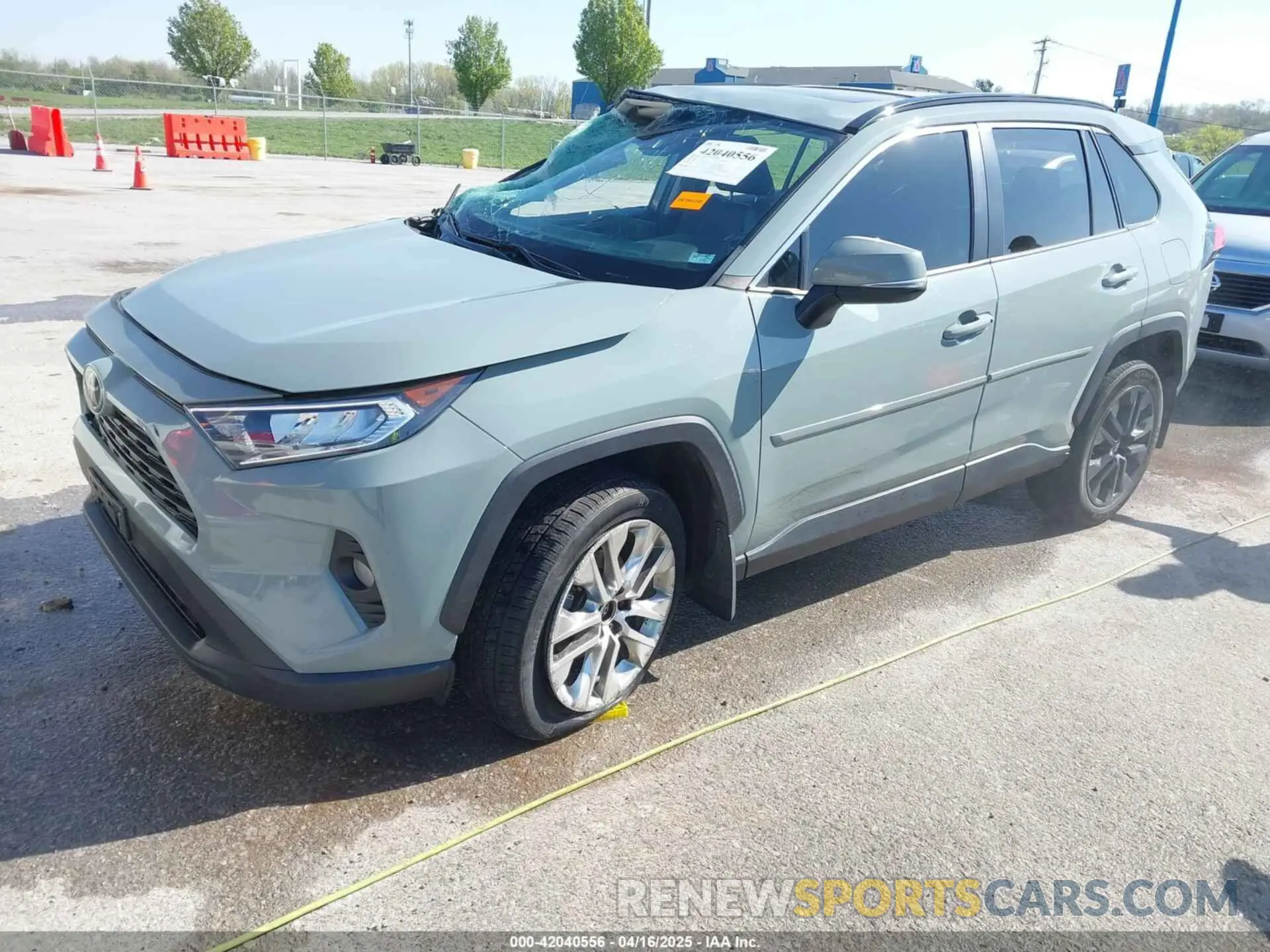 2 Photograph of a damaged car 2T3A1RFV4LC113640 TOYOTA RAV4 2020