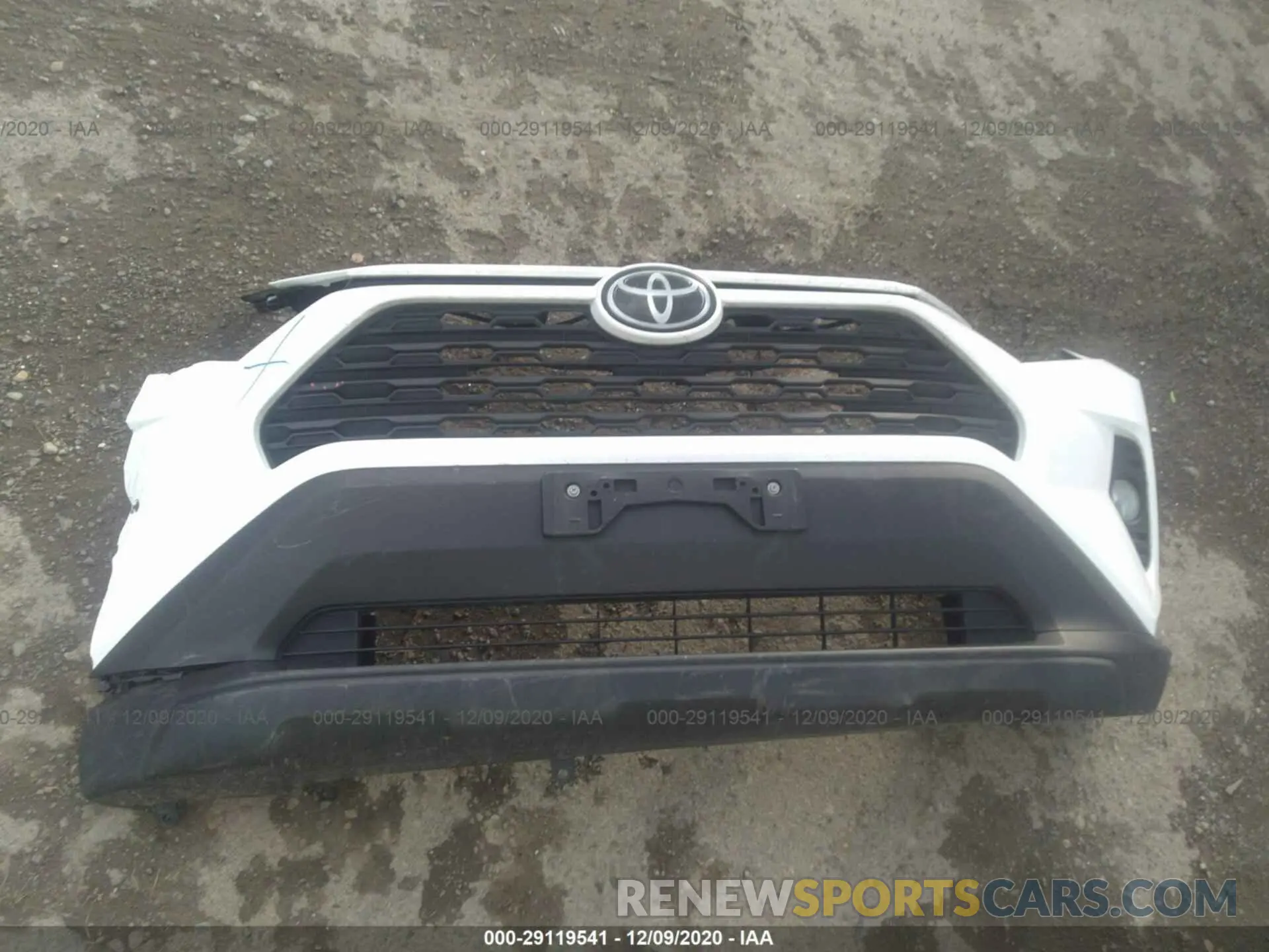 12 Photograph of a damaged car 2T3A1RFV6LW105182 TOYOTA RAV4 2020