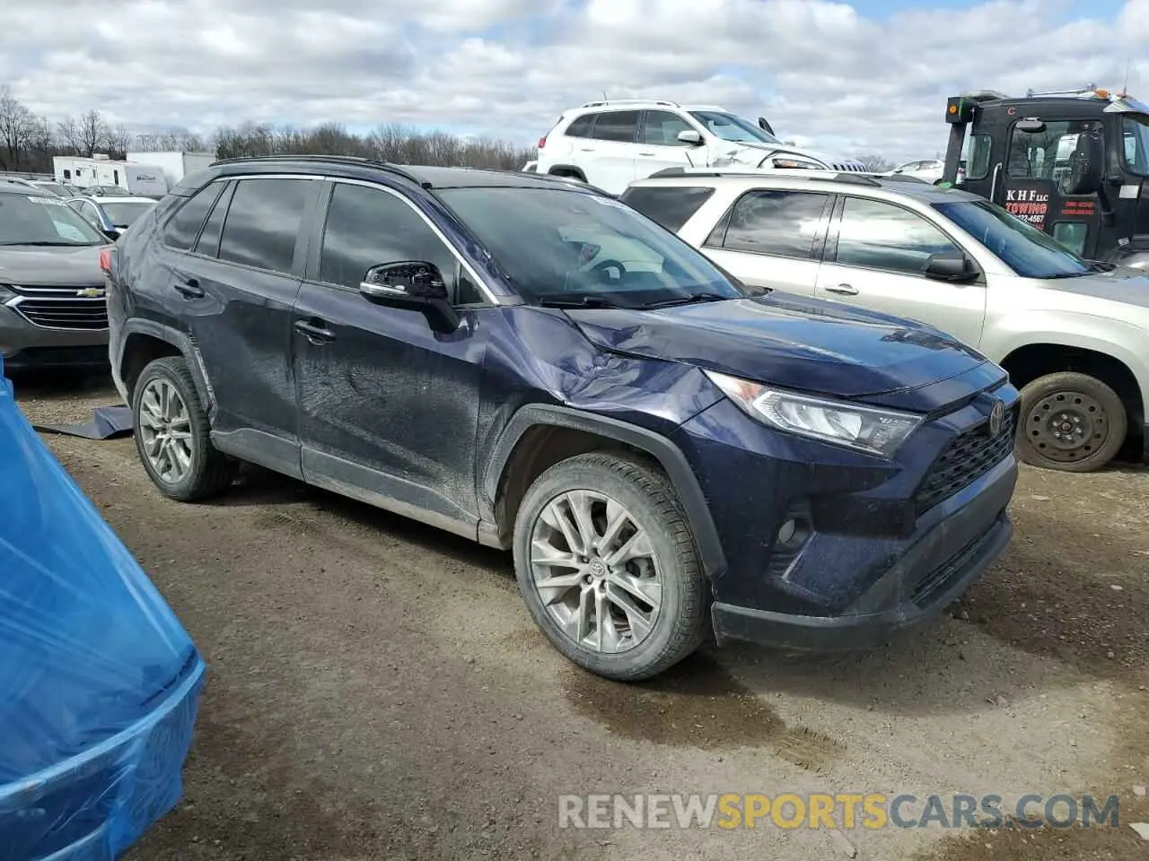 4 Photograph of a damaged car 2T3A1RFVXLC135321 TOYOTA RAV4 2020