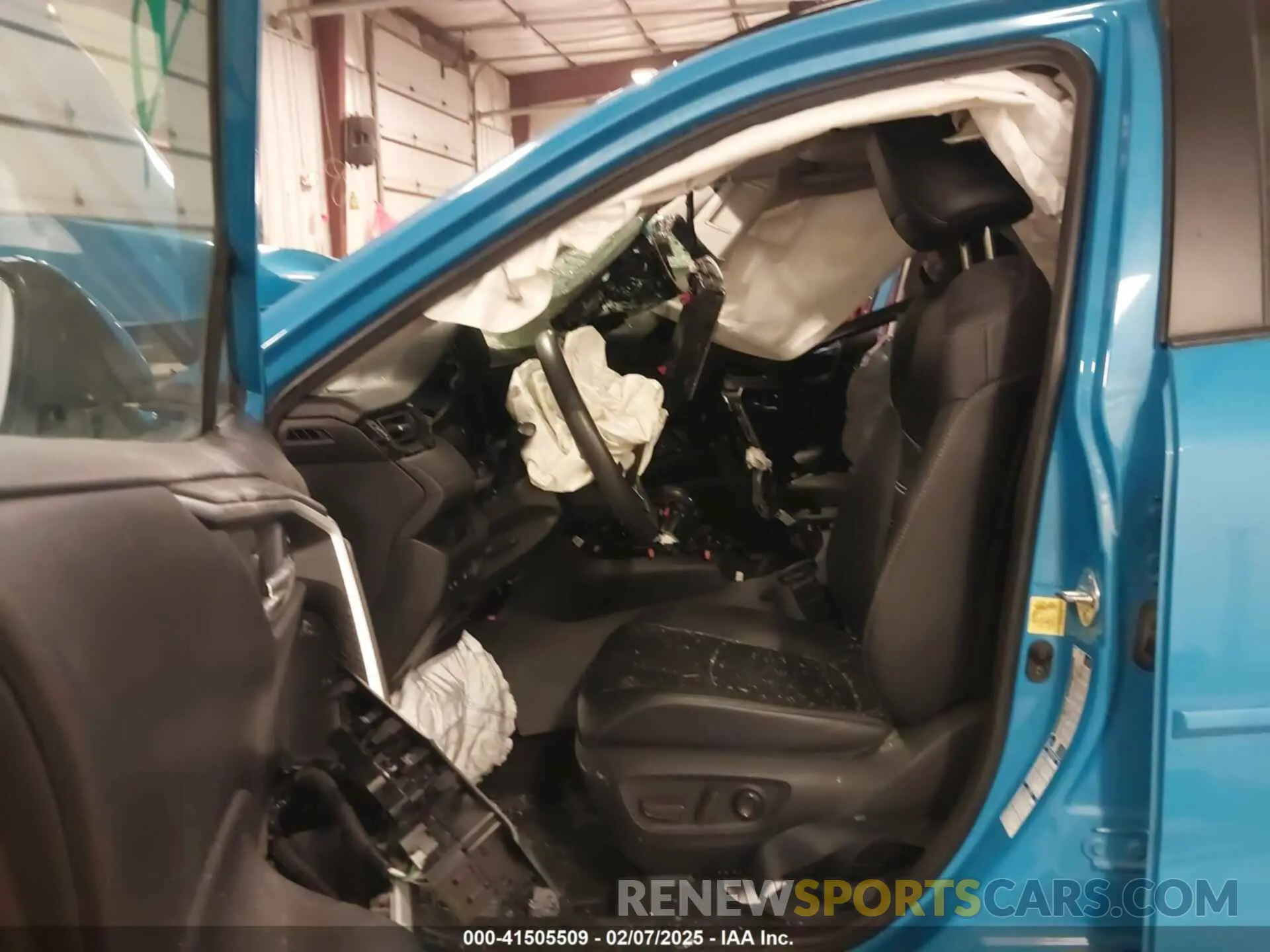 5 Photograph of a damaged car 2T3A1RFVXLW113852 TOYOTA RAV4 2020