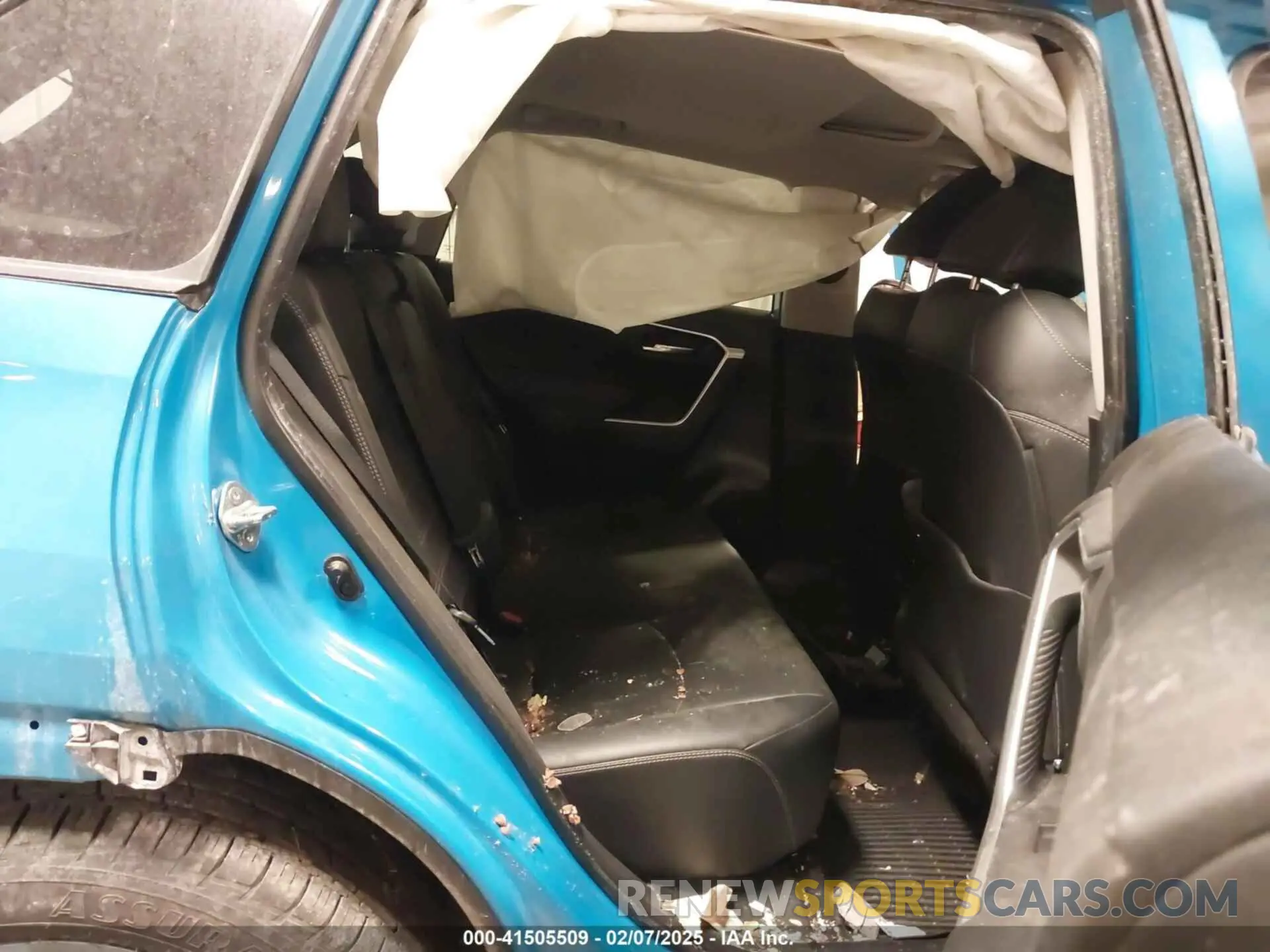 8 Photograph of a damaged car 2T3A1RFVXLW113852 TOYOTA RAV4 2020