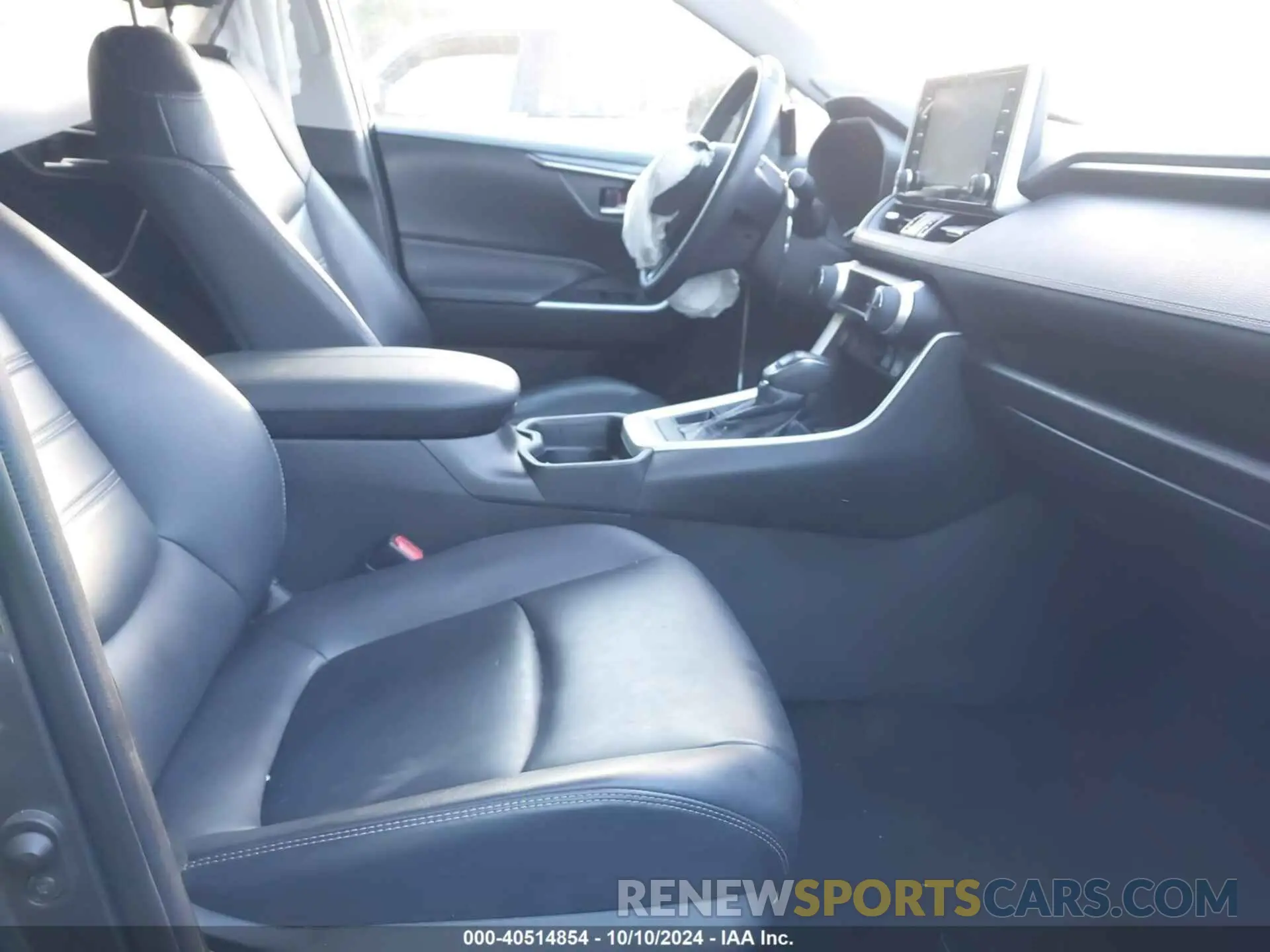 5 Photograph of a damaged car 2T3A1RFVXLW138699 TOYOTA RAV4 2020