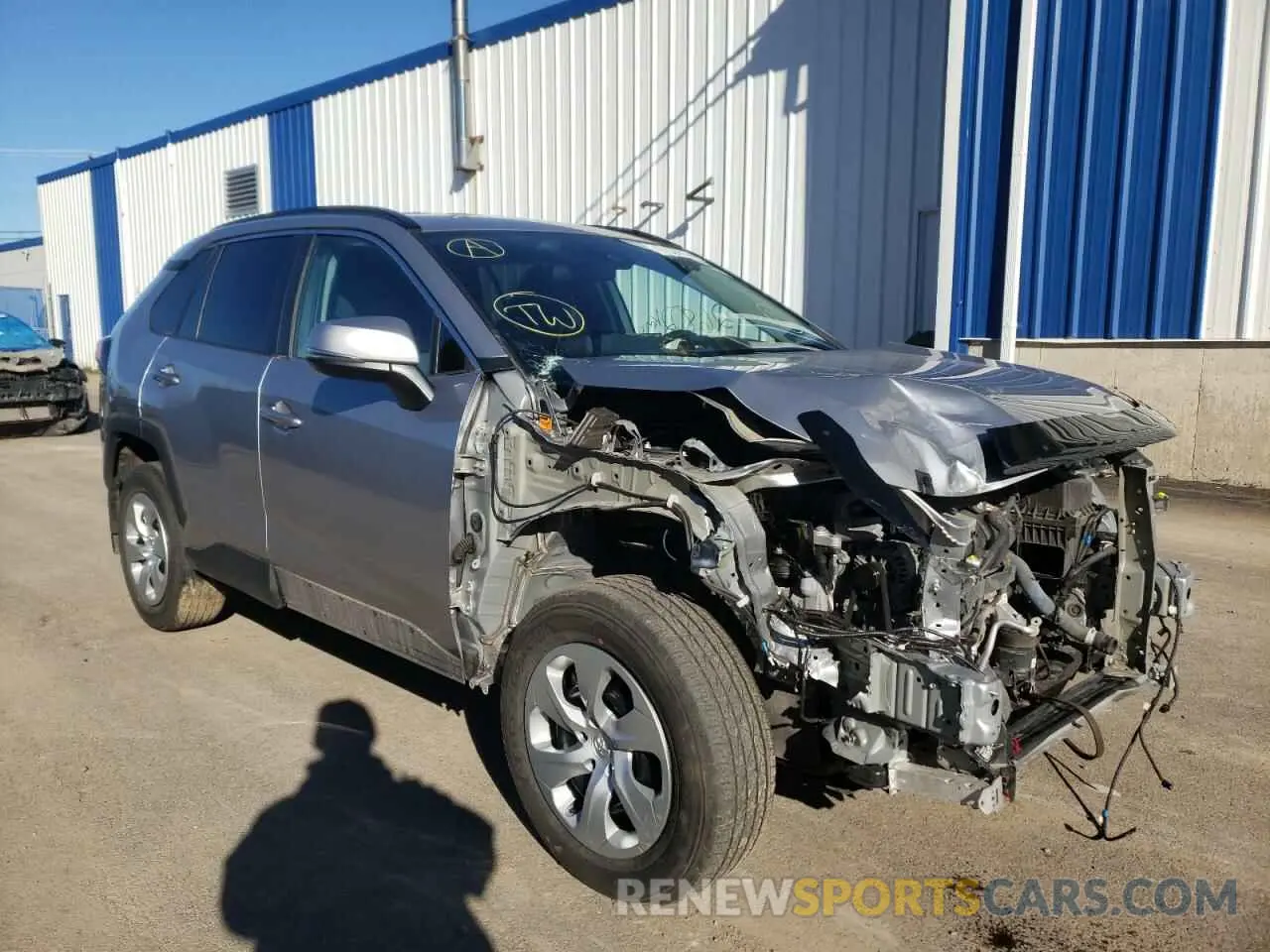 1 Фотография поврежденного автомобиля 2T3B1RFV1LC100672 TOYOTA RAV4 2020