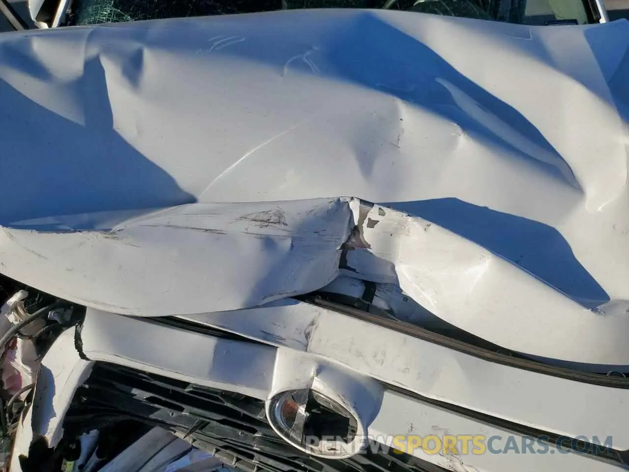 11 Photograph of a damaged car 2T3C1RFV0LC037343 TOYOTA RAV4 2020