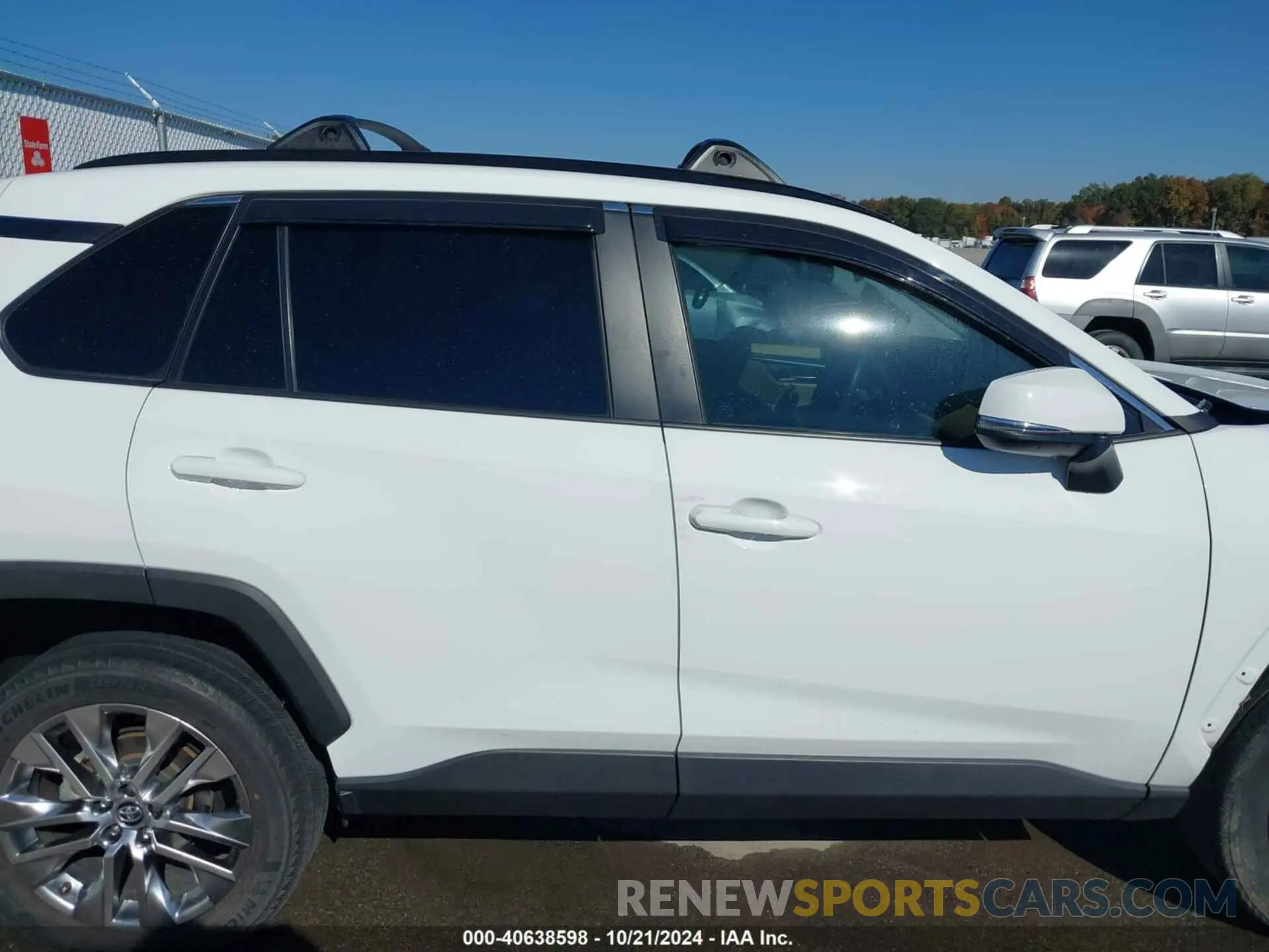 14 Photograph of a damaged car 2T3C1RFV1LW076425 TOYOTA RAV4 2020