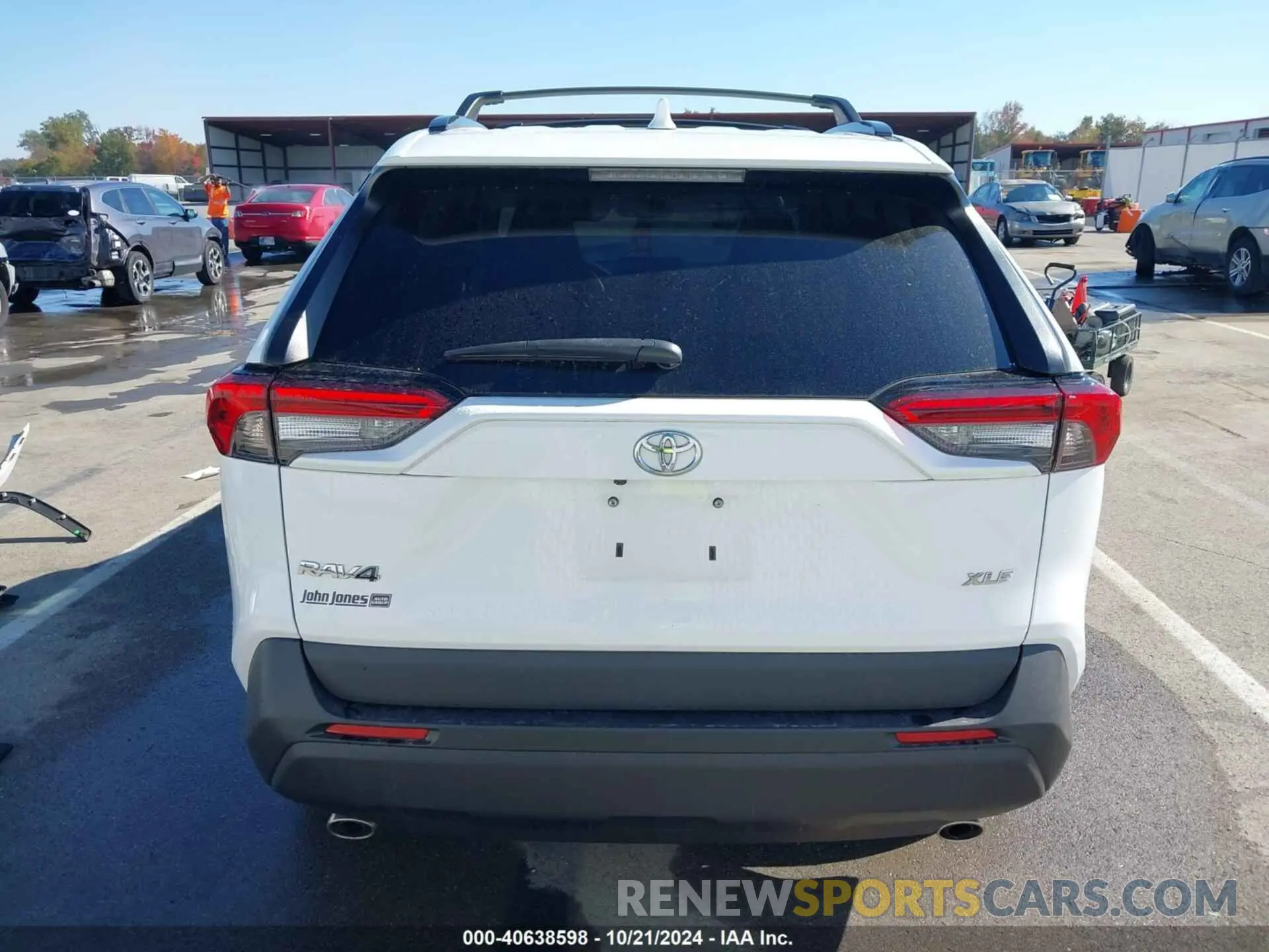 17 Photograph of a damaged car 2T3C1RFV1LW076425 TOYOTA RAV4 2020