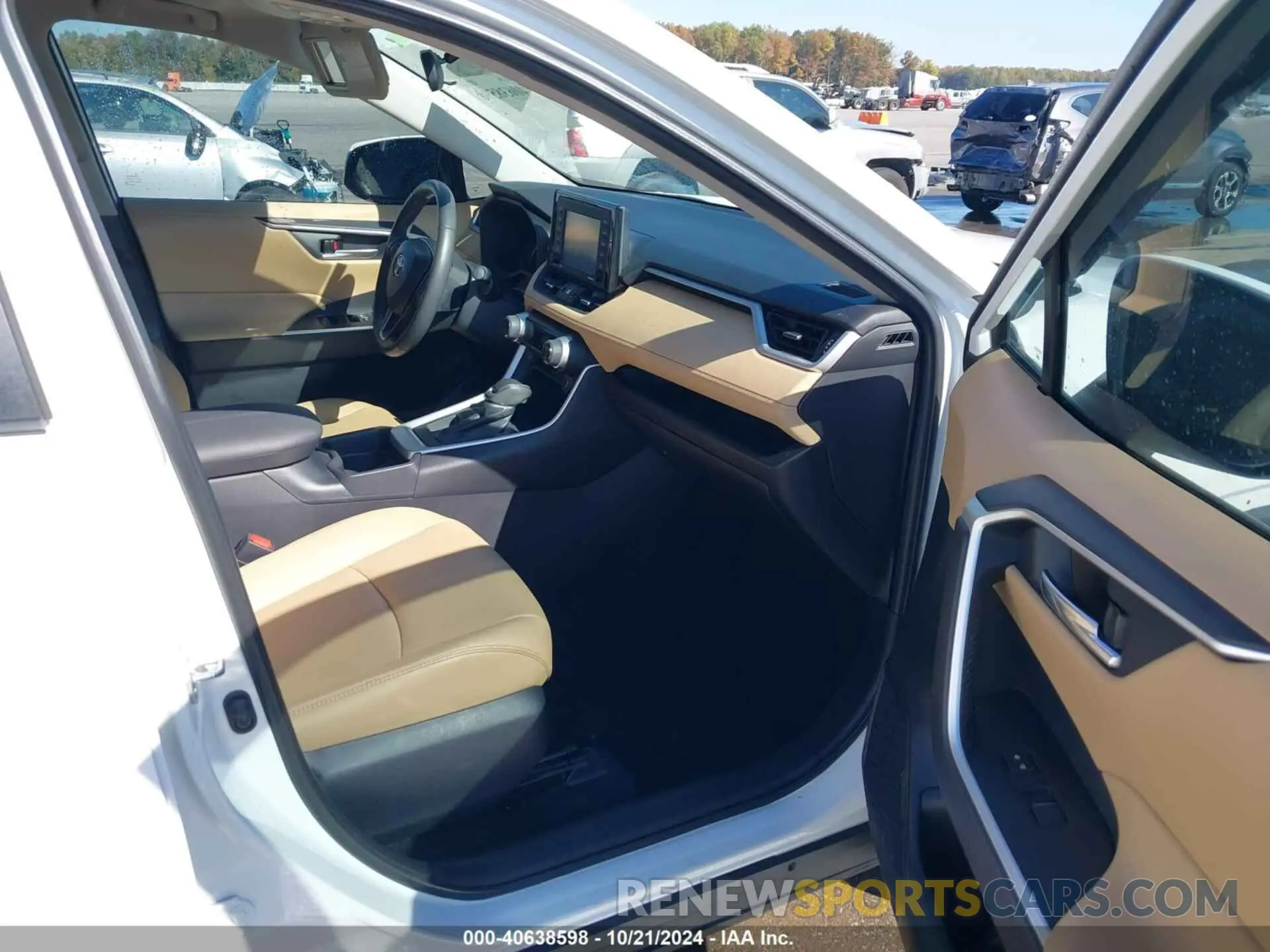 5 Photograph of a damaged car 2T3C1RFV1LW076425 TOYOTA RAV4 2020