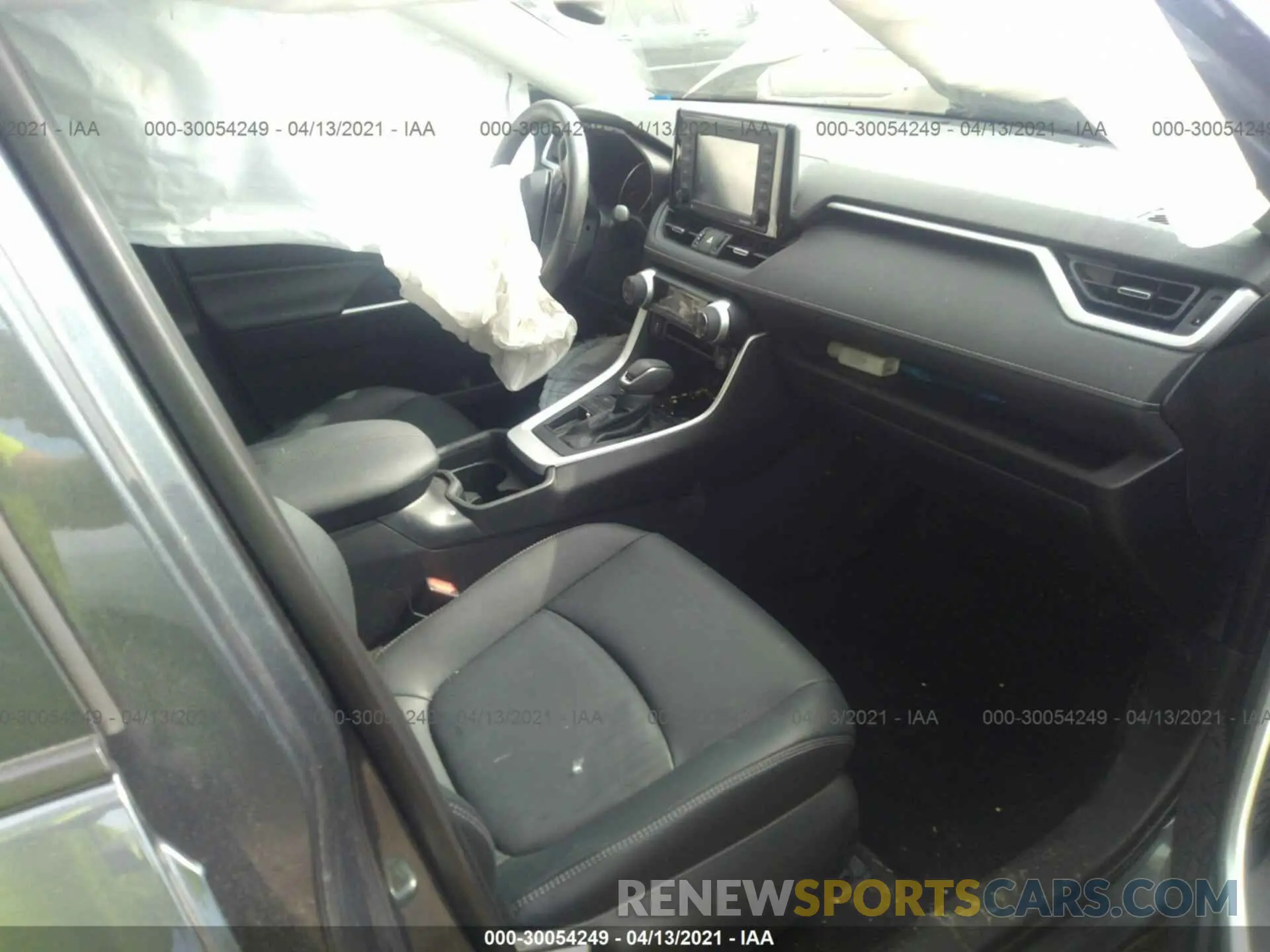5 Photograph of a damaged car 2T3C1RFV1LW093564 TOYOTA RAV4 2020